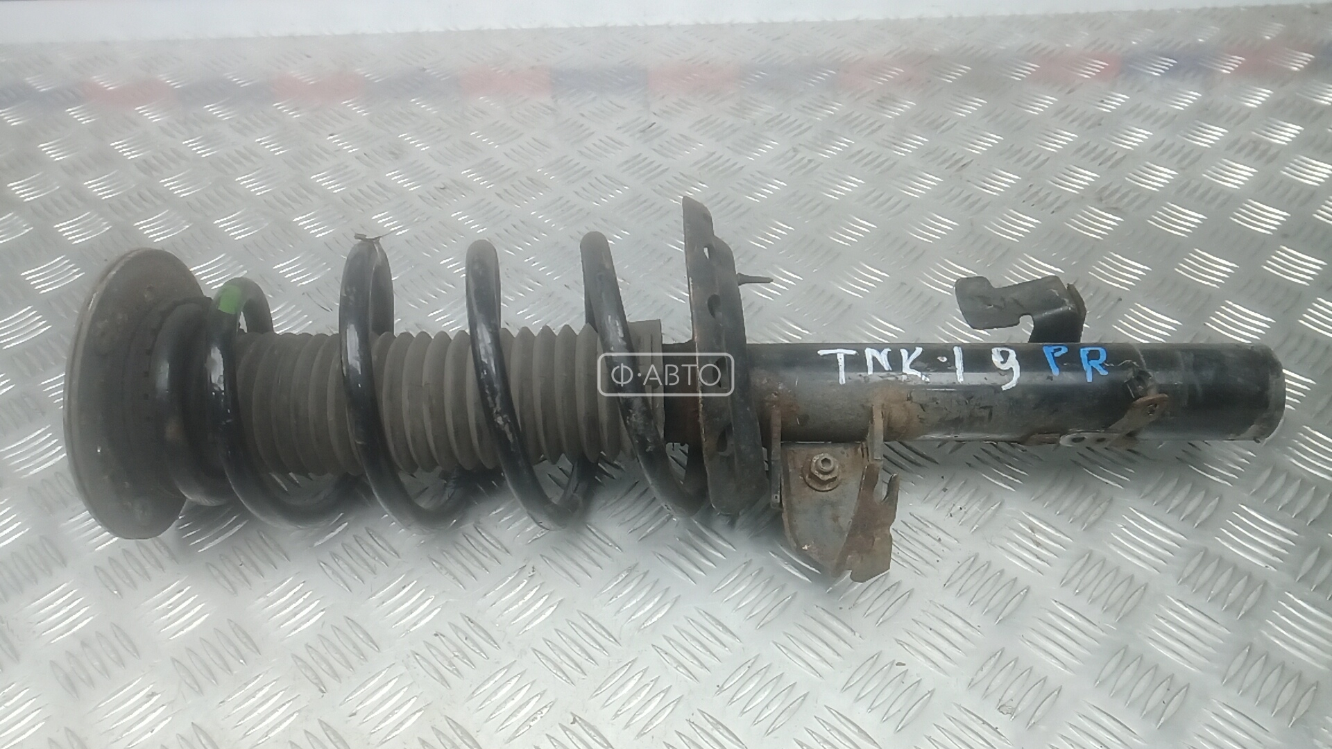 Стойка передняя правая