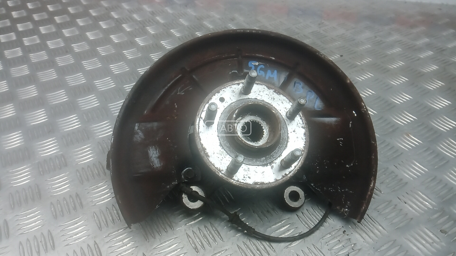 Ступица передняя левая