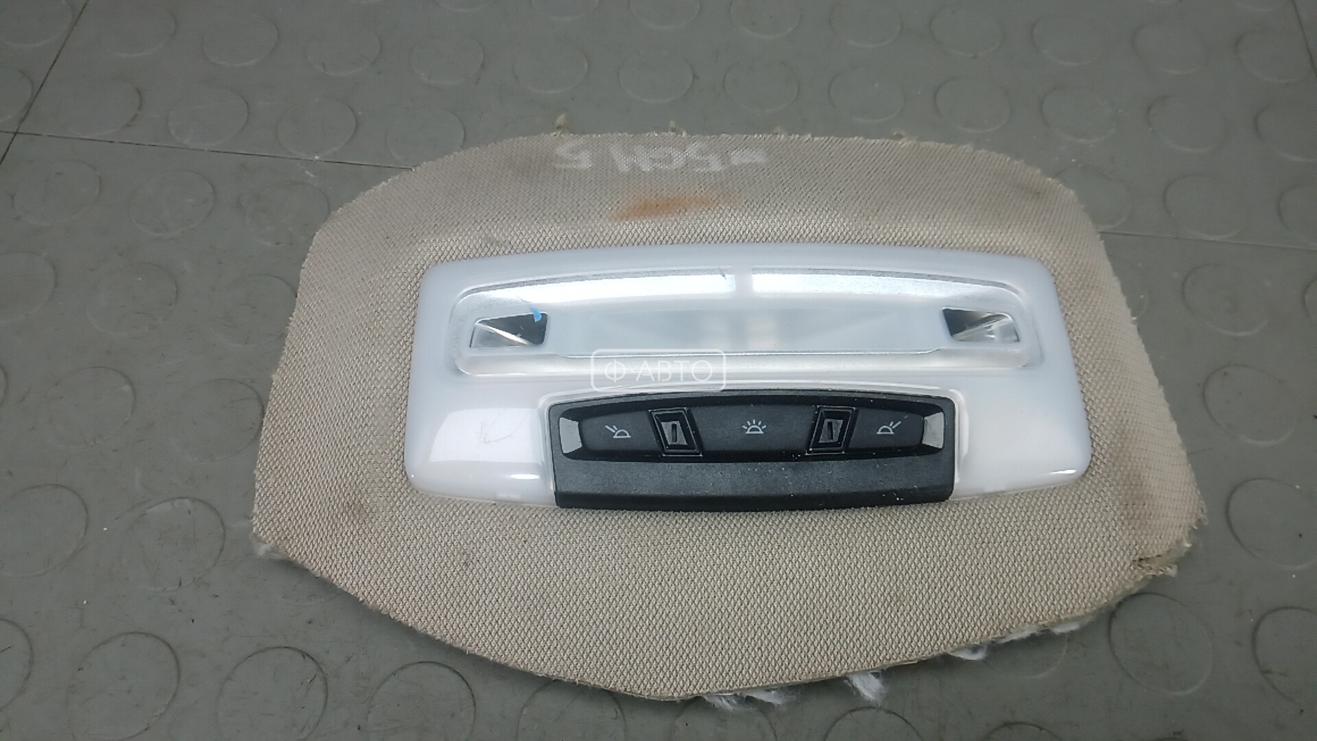 Фонарь освещения салона