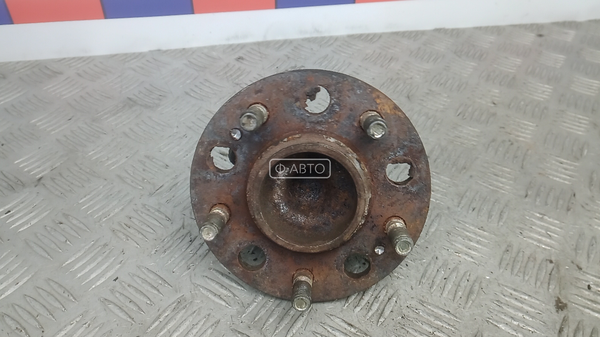 Ступица задняя левая