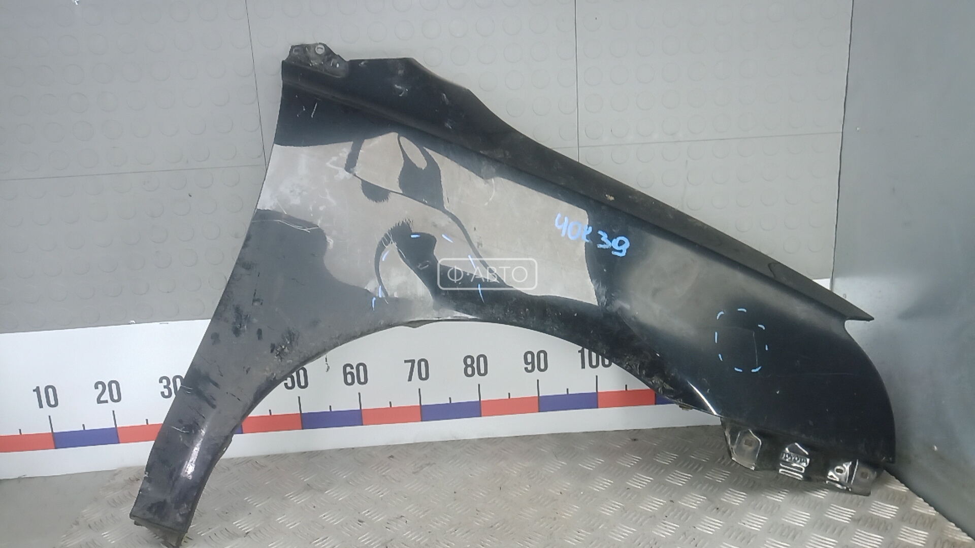 Крыло переднее правое