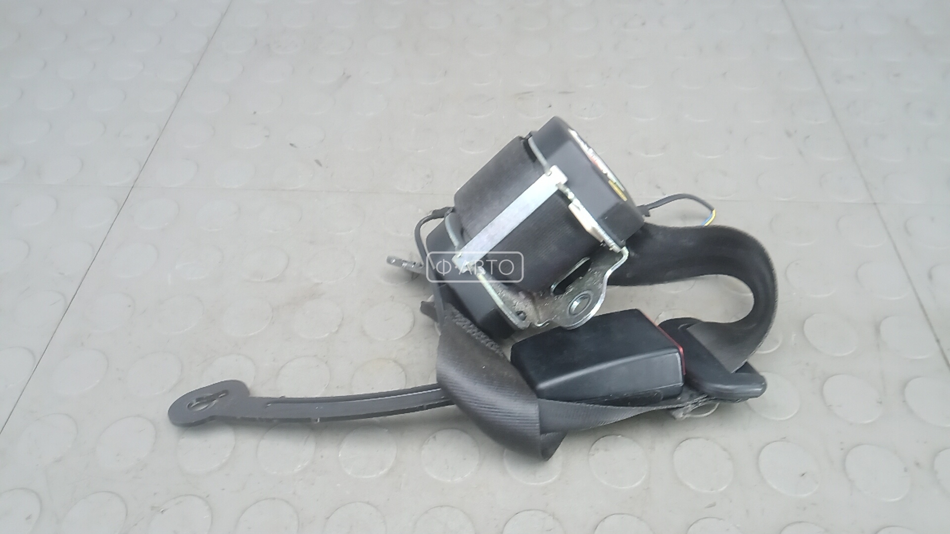 Ремень безопасности с пиропатроном сиденья заднего