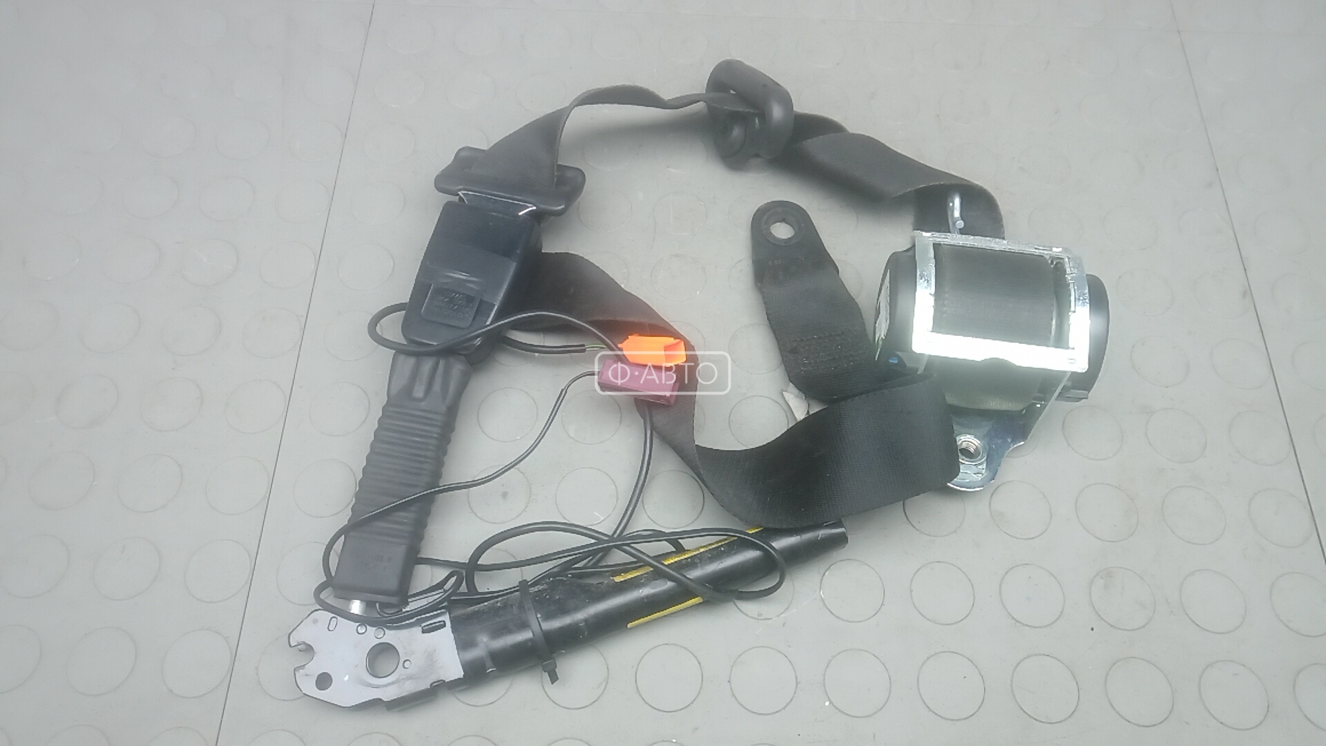 Ремень безопасности с пиропатроном сиденья переднего