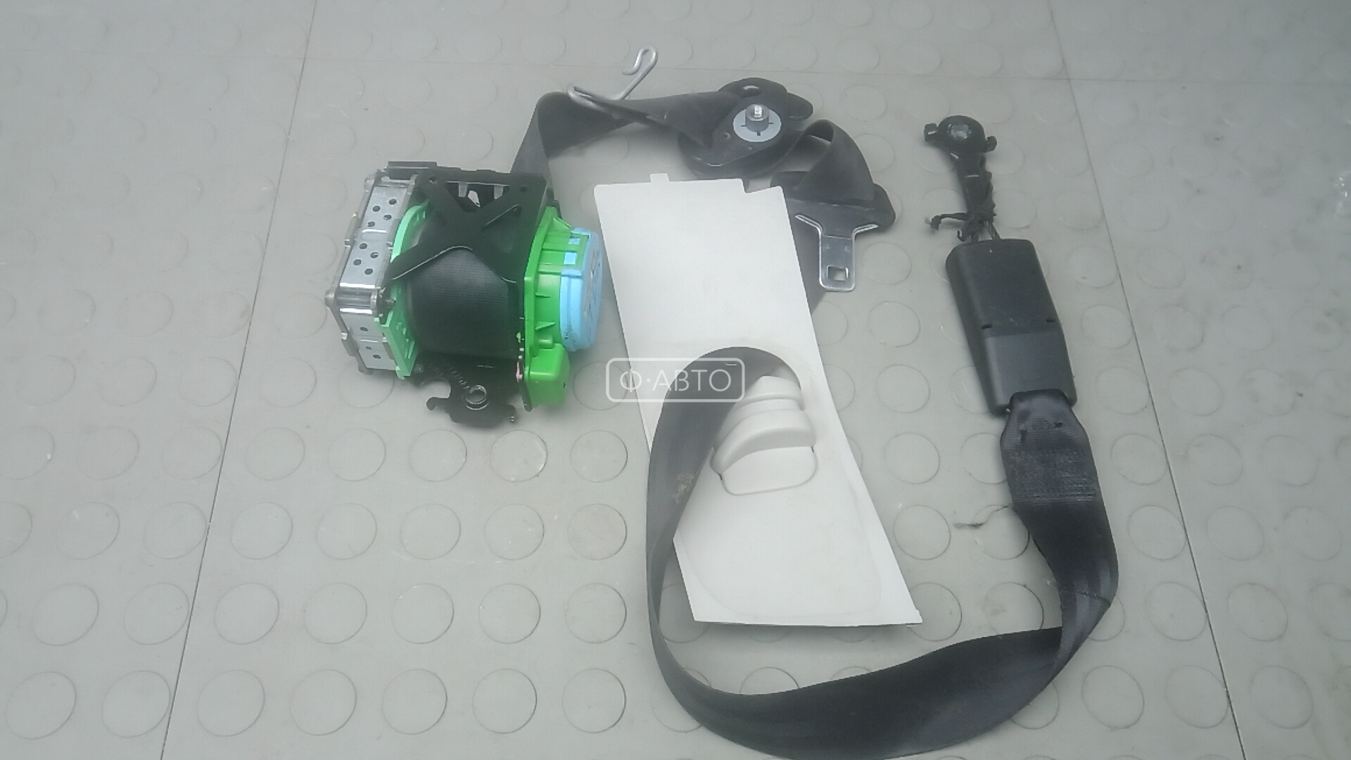 Ремень безопасности с пиропатроном сиденья переднего