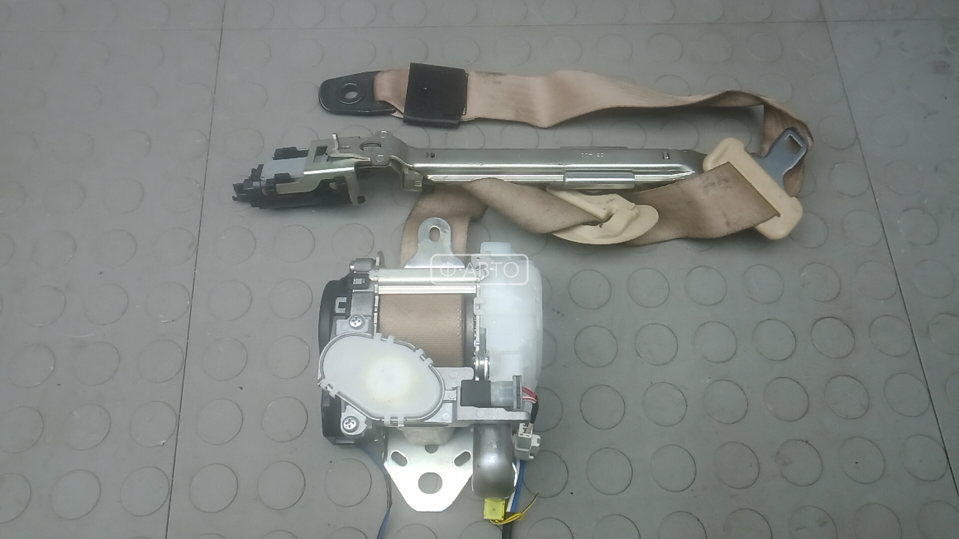 Ремень безопасности с пиропатроном сиденья переднего