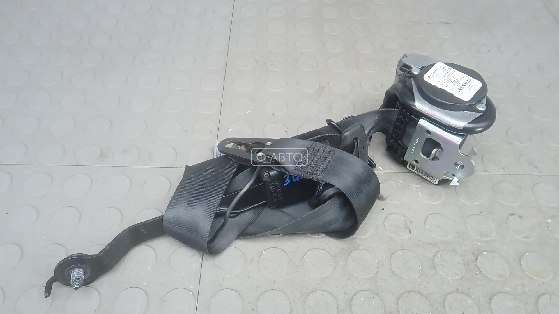 Ремень безопасности с пиропатроном сиденья переднего