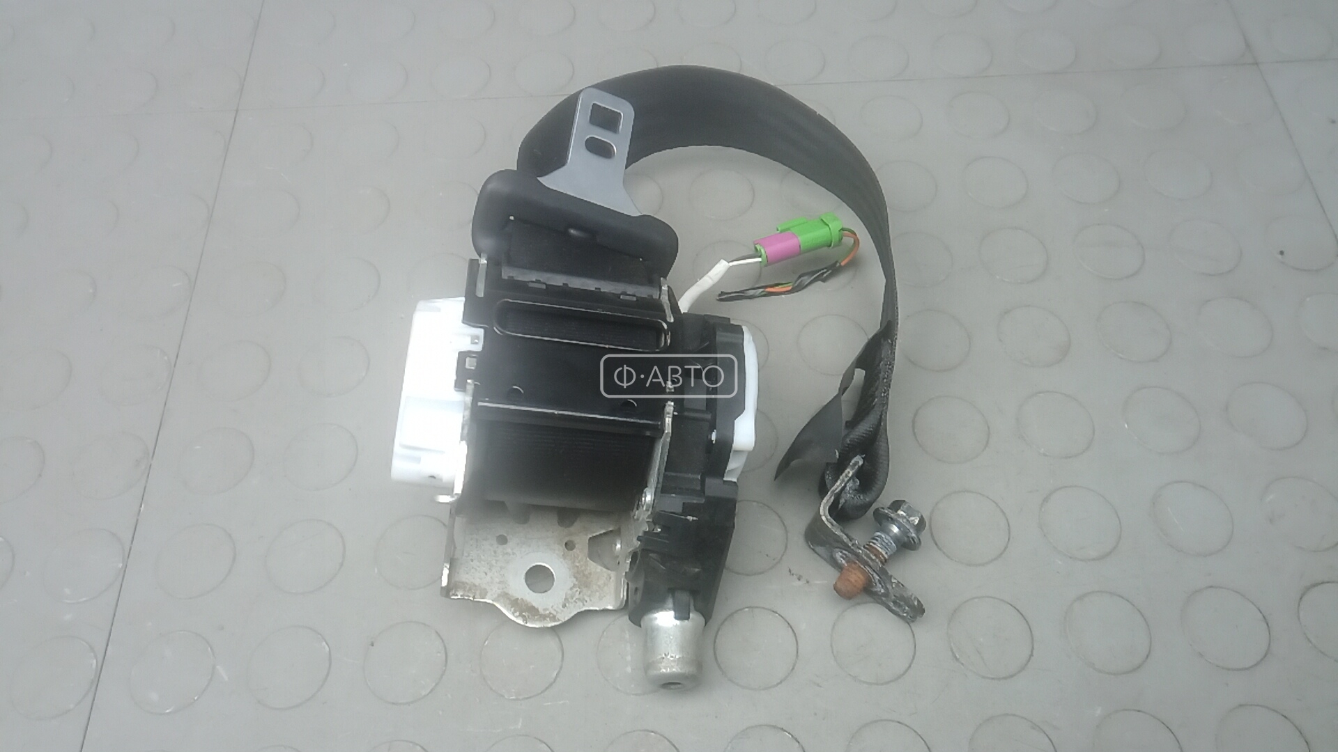 Ремень безопасности с пиропатроном сиденья заднего