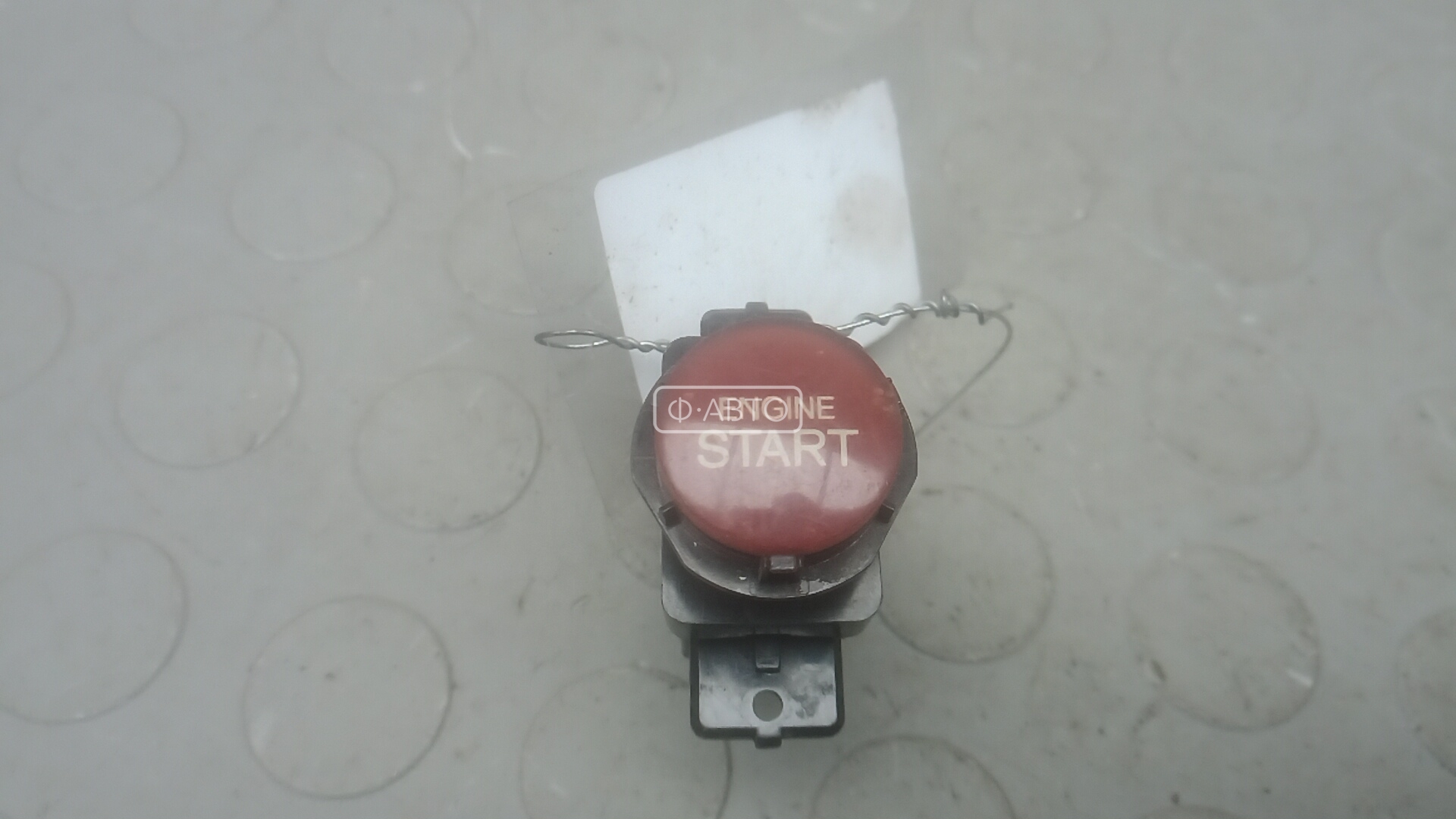 Кнопка запуска двигателя