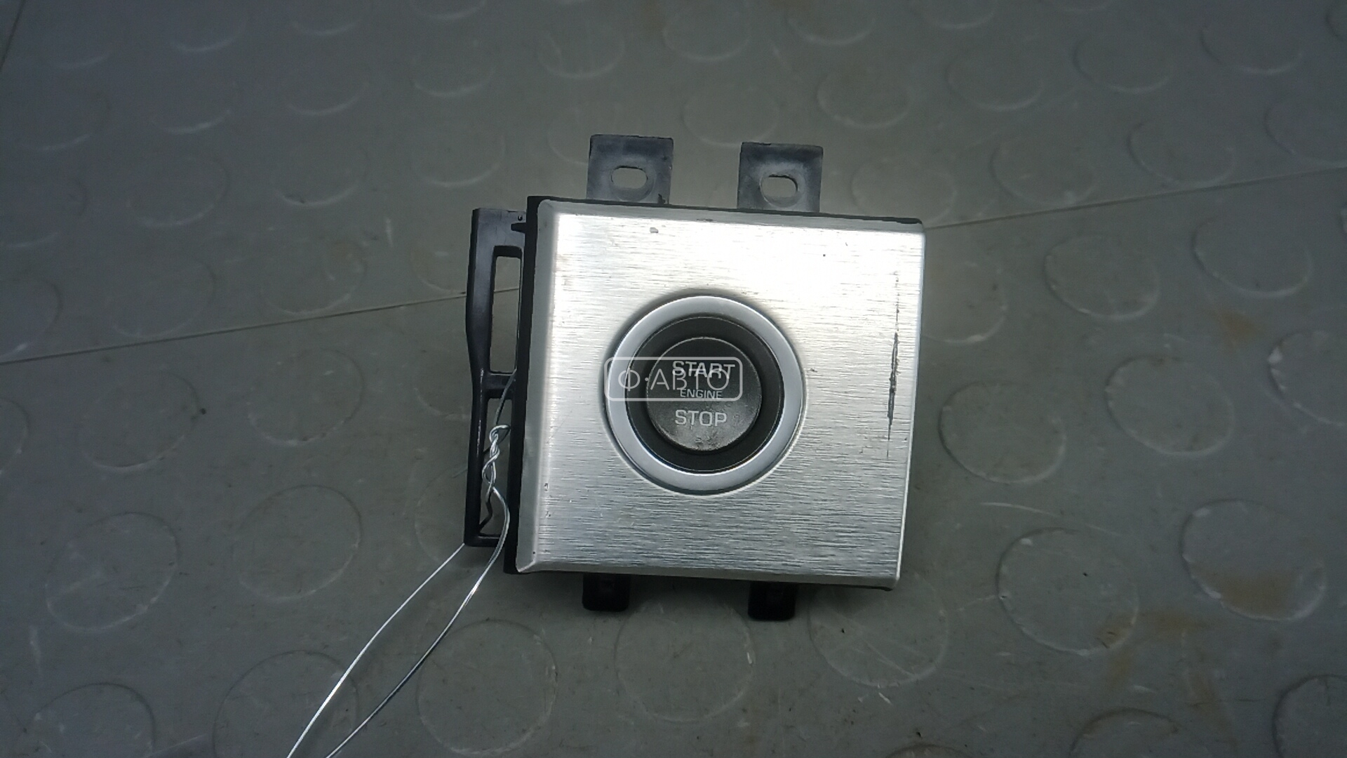 Кнопка запуска двигателя