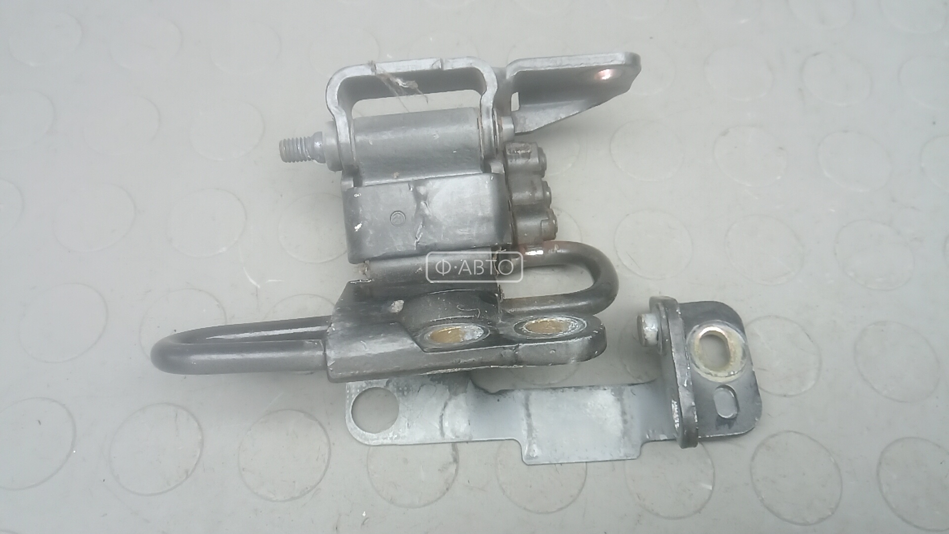 Петля передняя левая