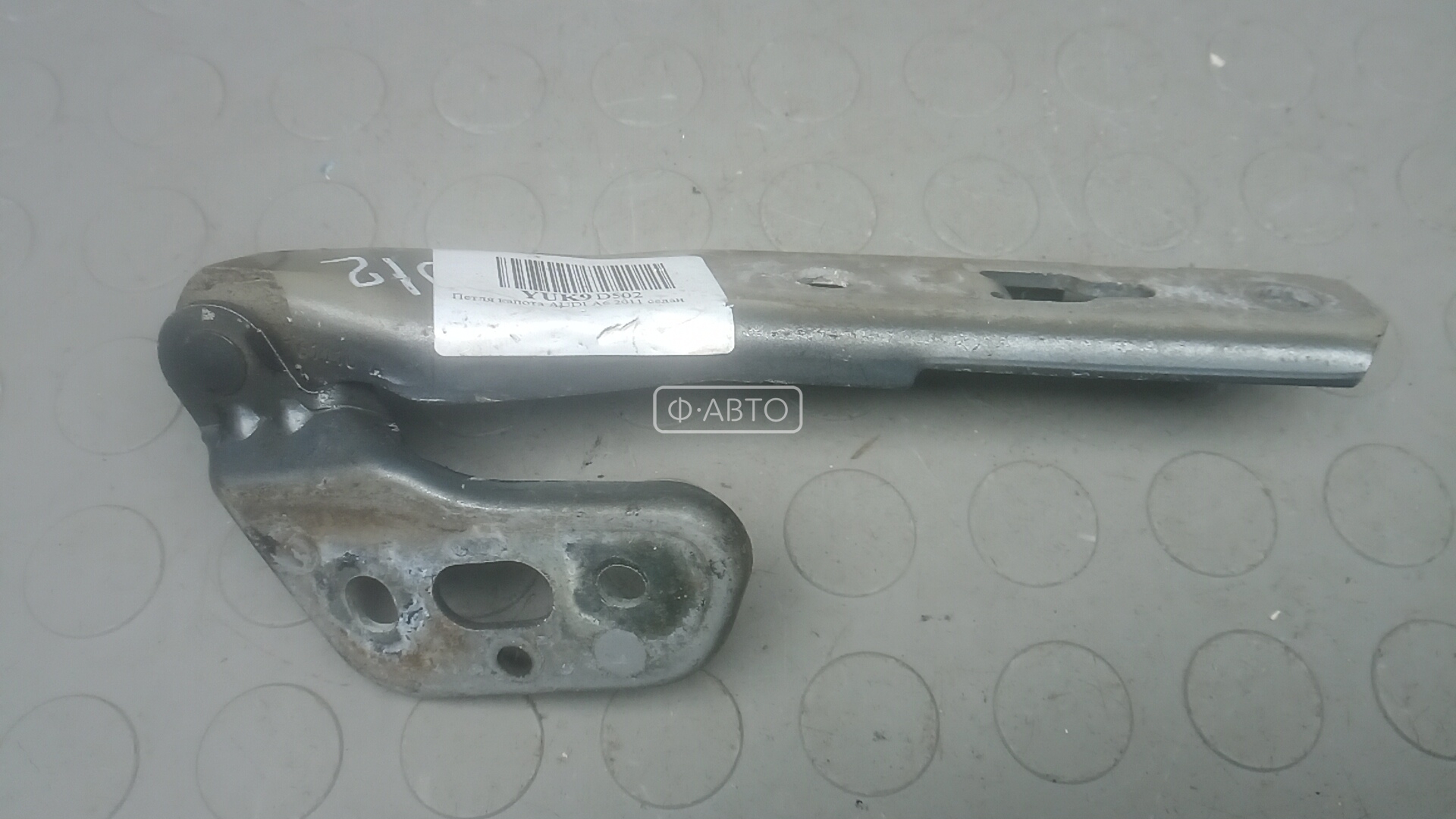 Петля капота