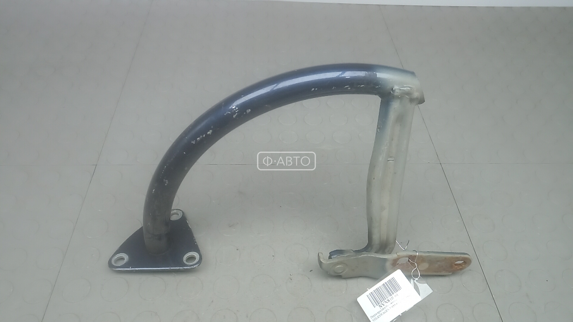 Петля крышки багажника