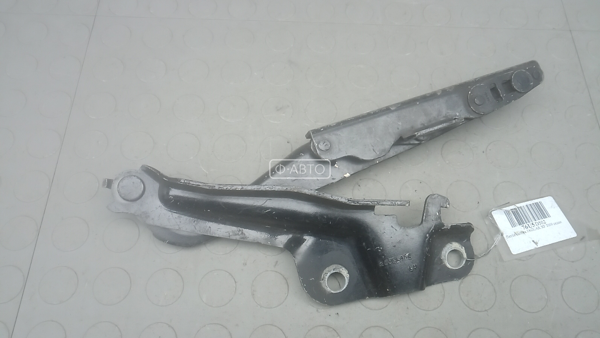 Петля капота