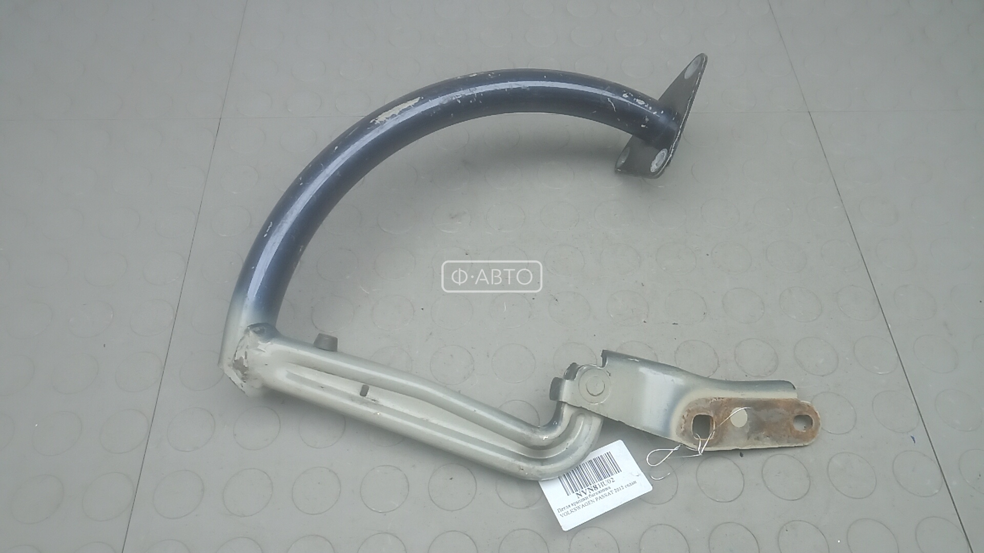 Петля крышки багажника