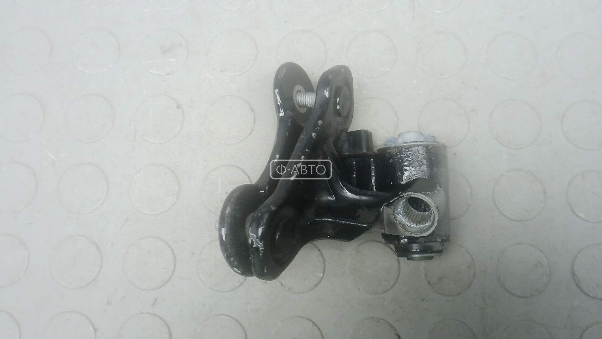 Петля передняя левая