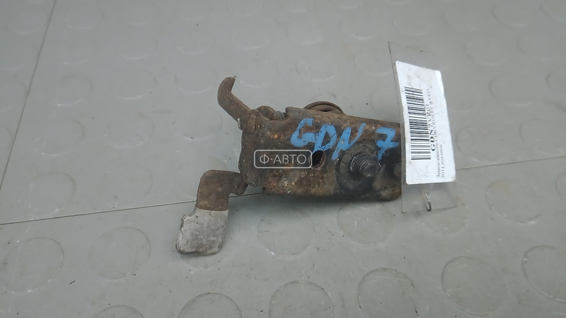 Замок капота