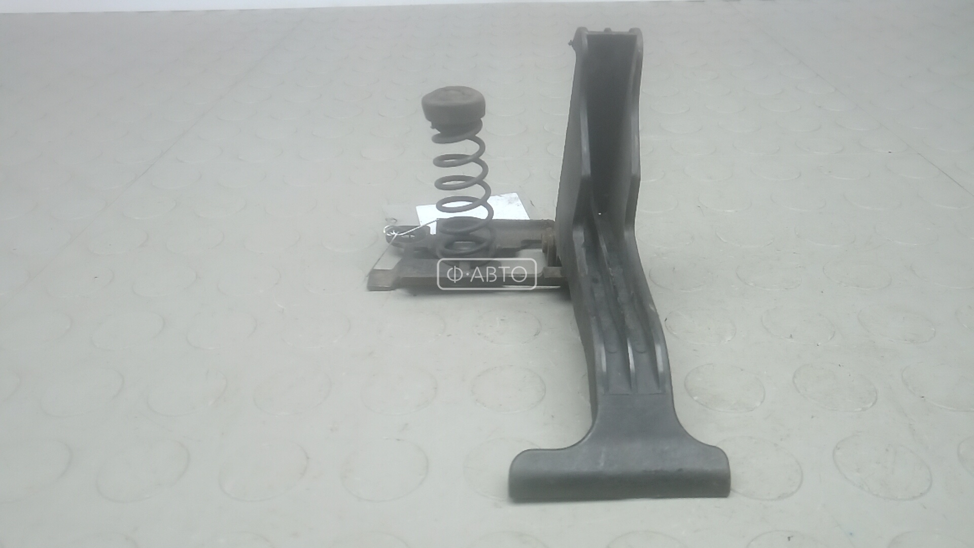 Замок капота