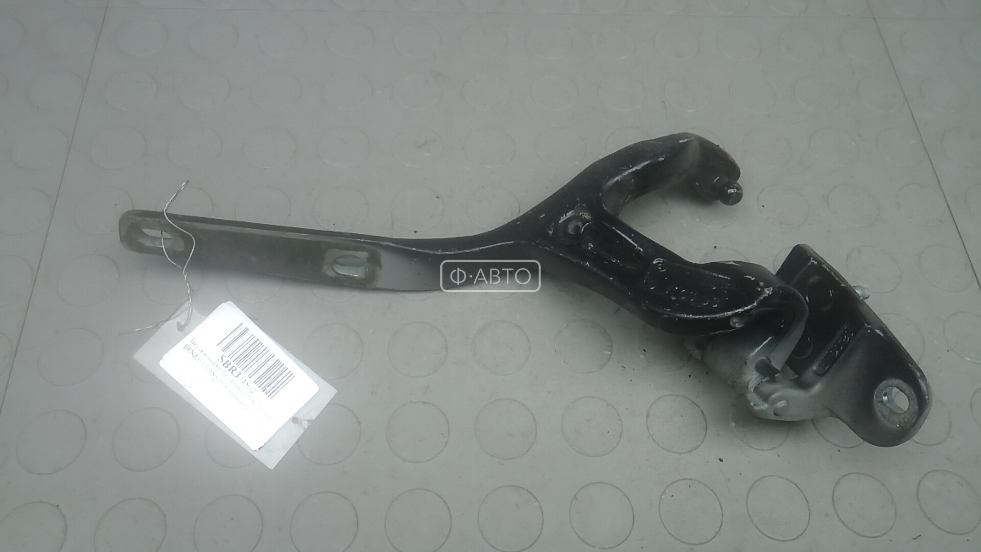 Петля крышки багажника