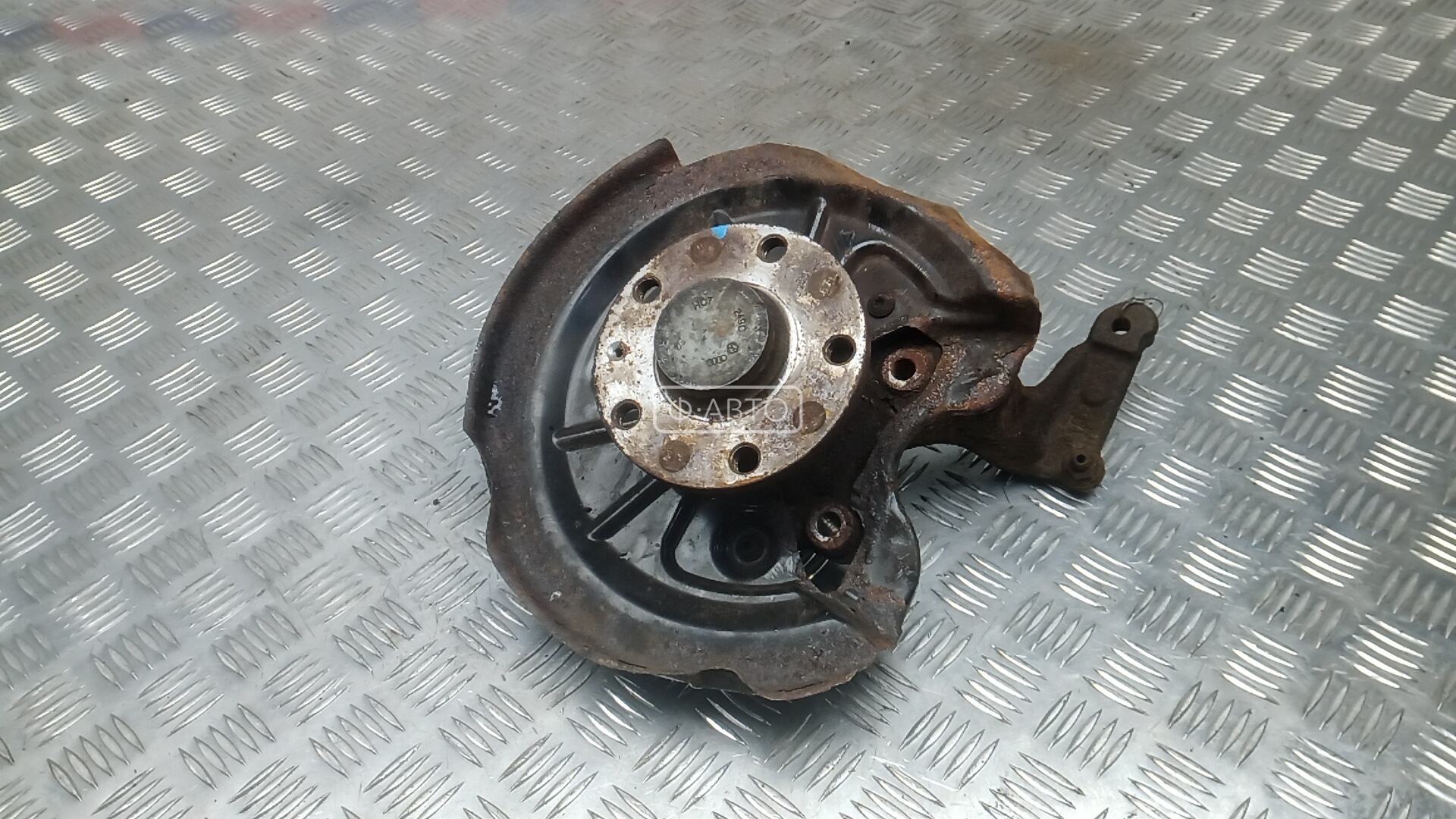 Ступица задняя левая