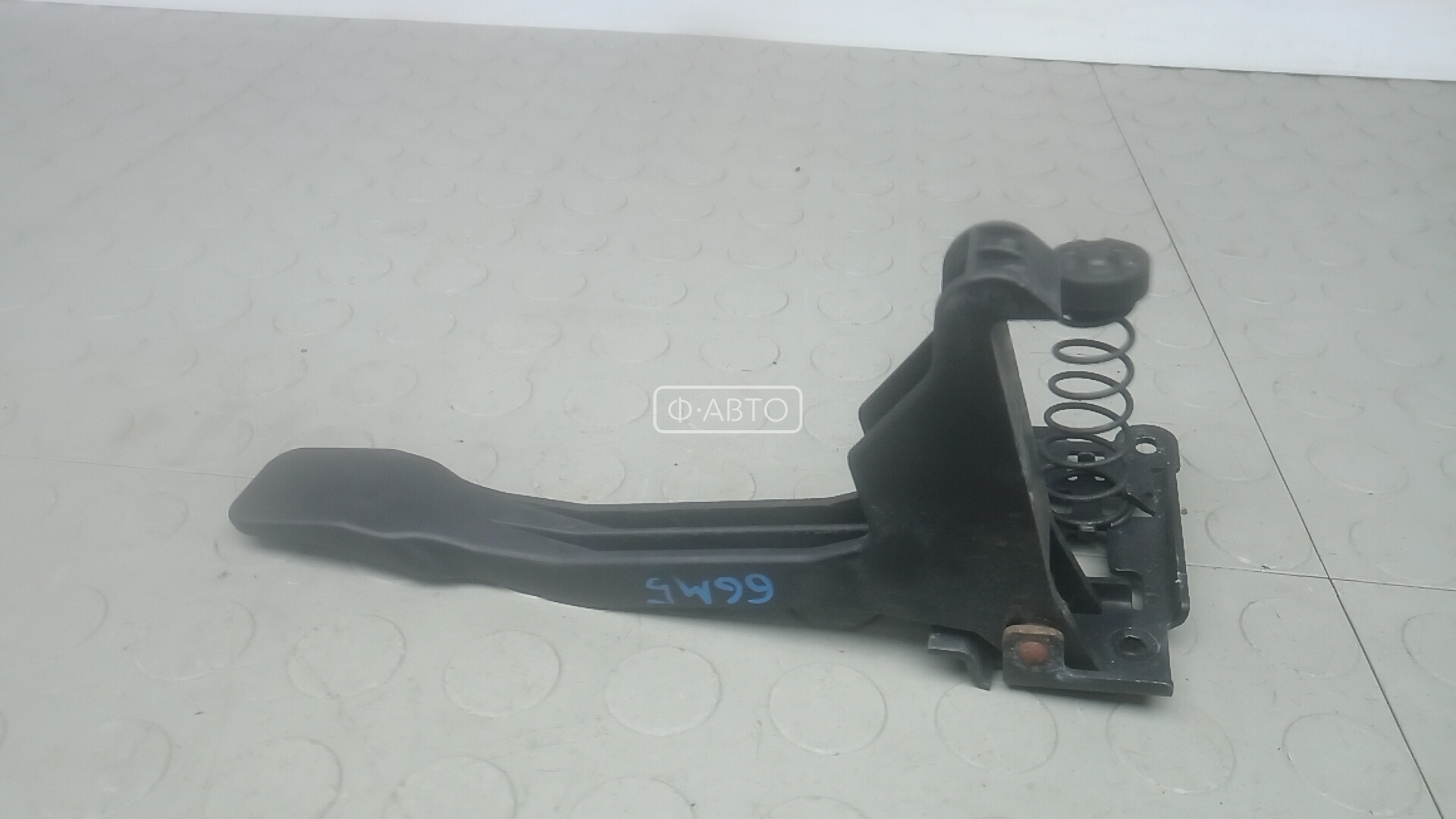 Замок капота