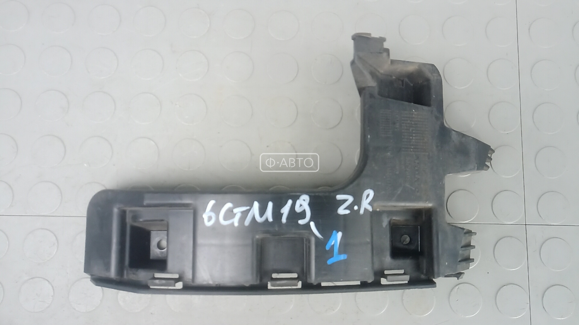 Крепление бампера заднее