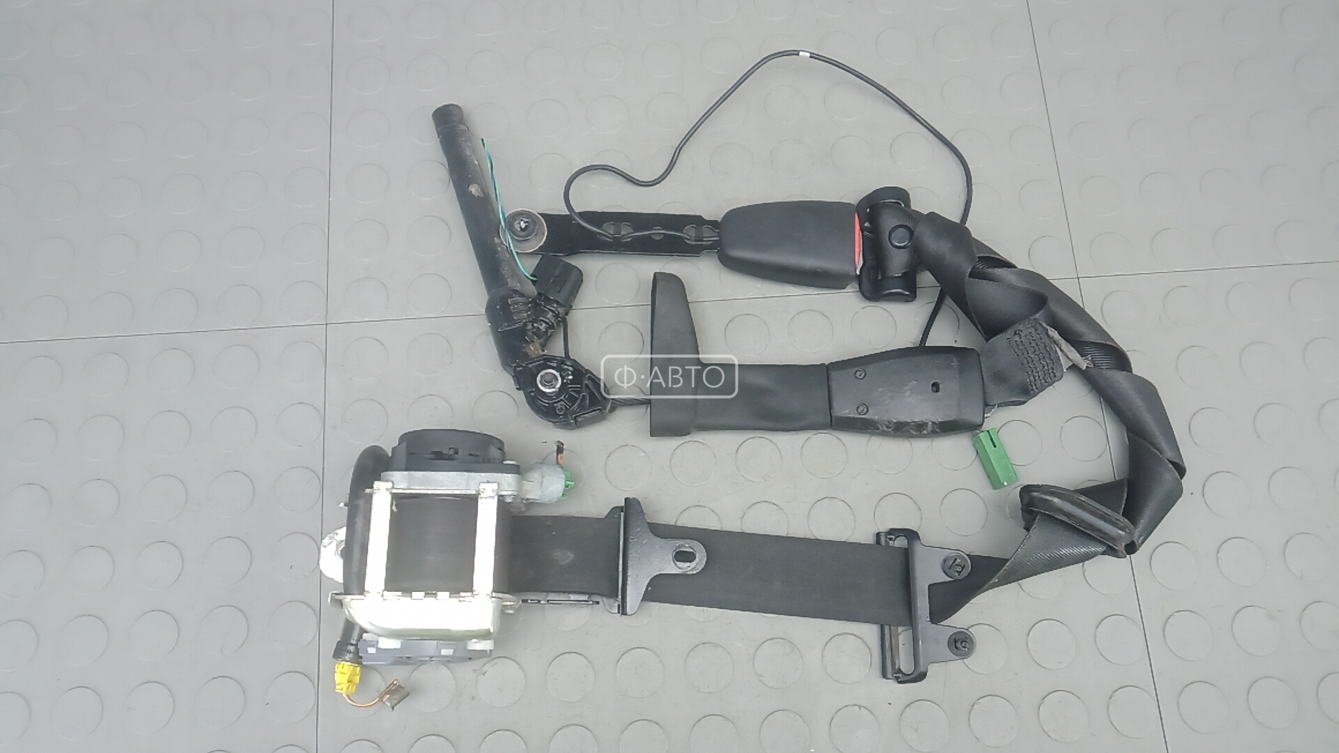 Ремень безопасности с пиропатроном сиденья переднего