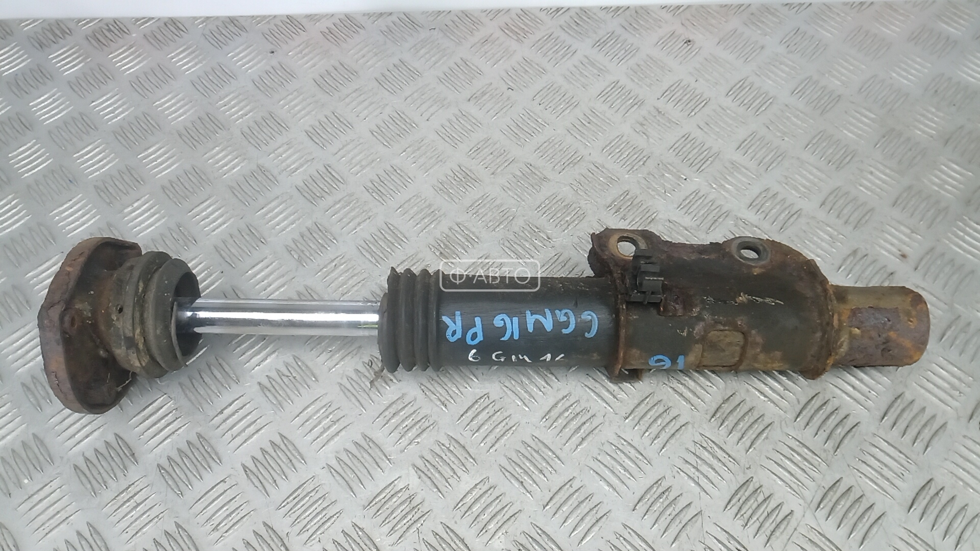 Амортизатор передний правый