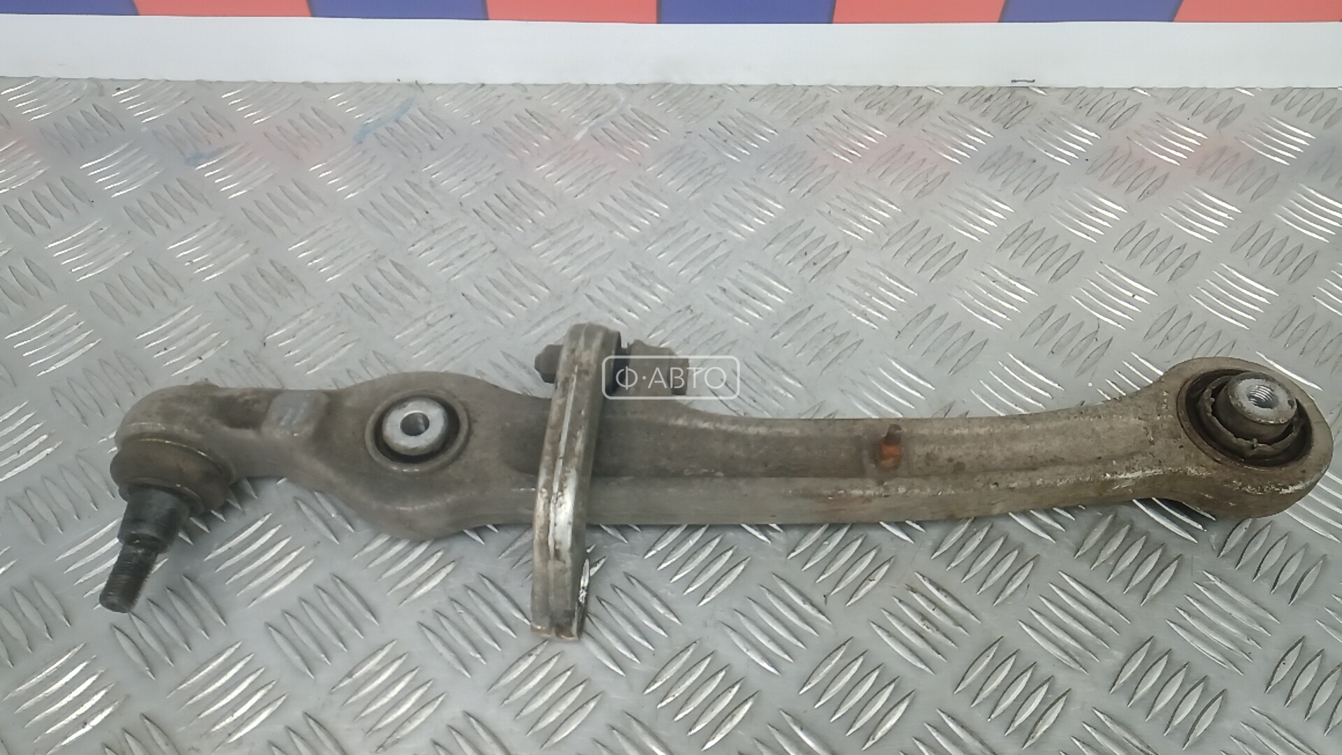Рычаг передний нижний левый