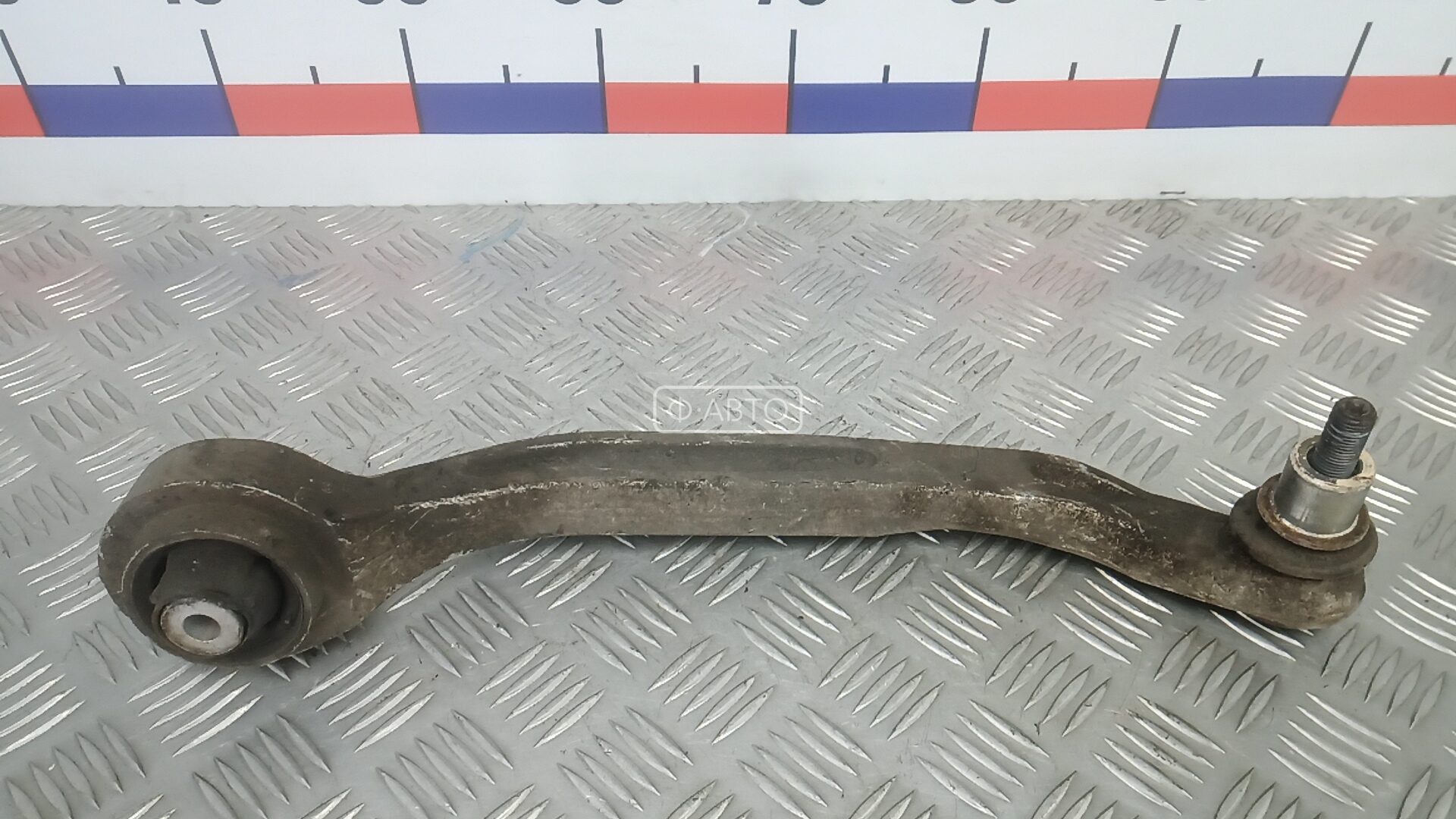 Рычаг передний нижний правый