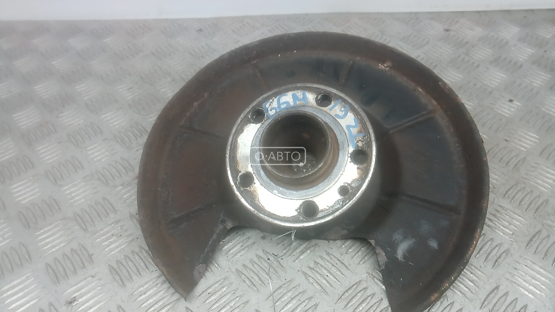 Ступица задняя левая