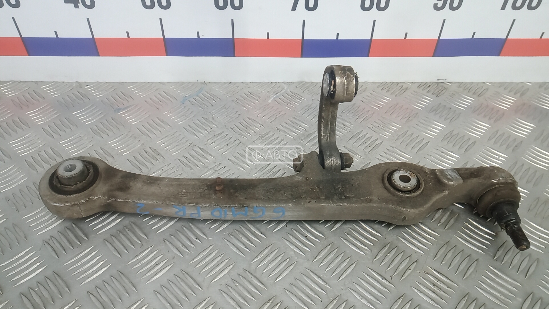 Рычаг передний нижний правый
