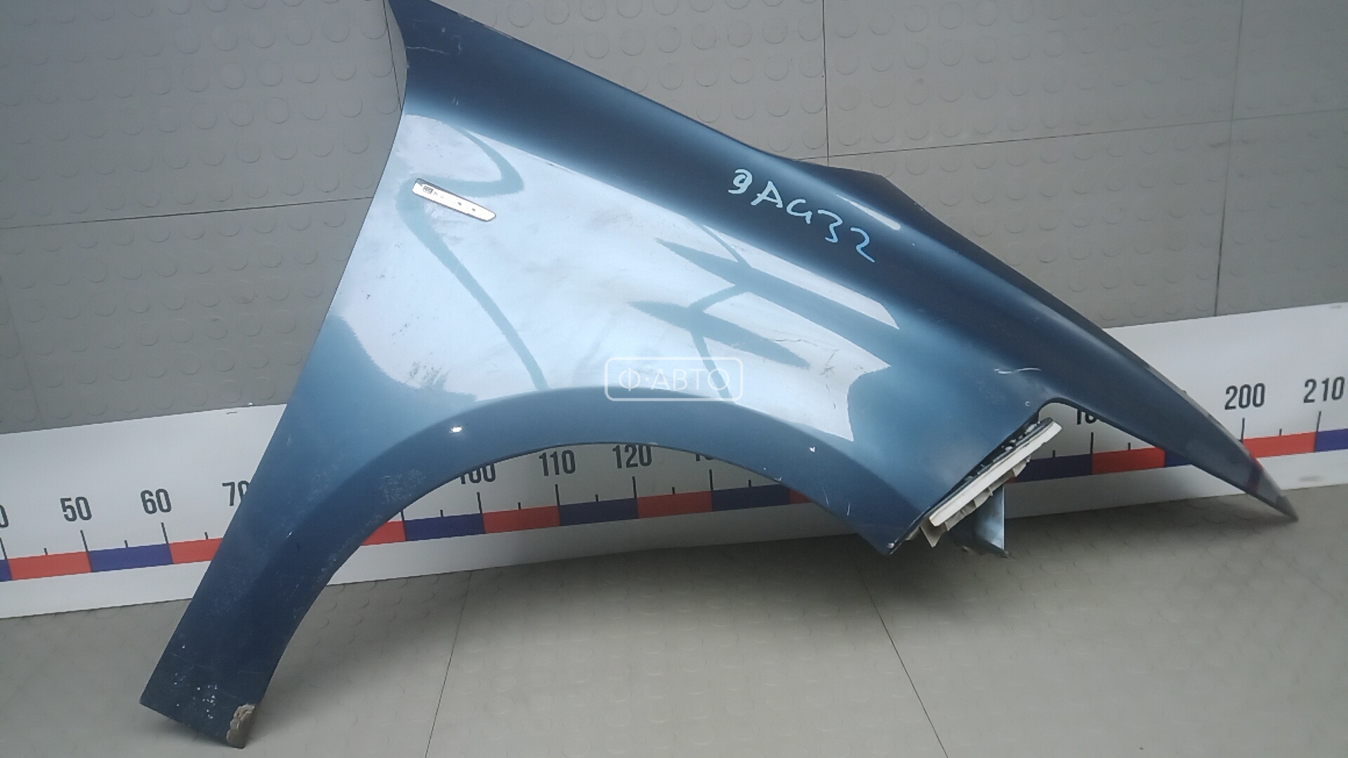 Крыло переднее правое