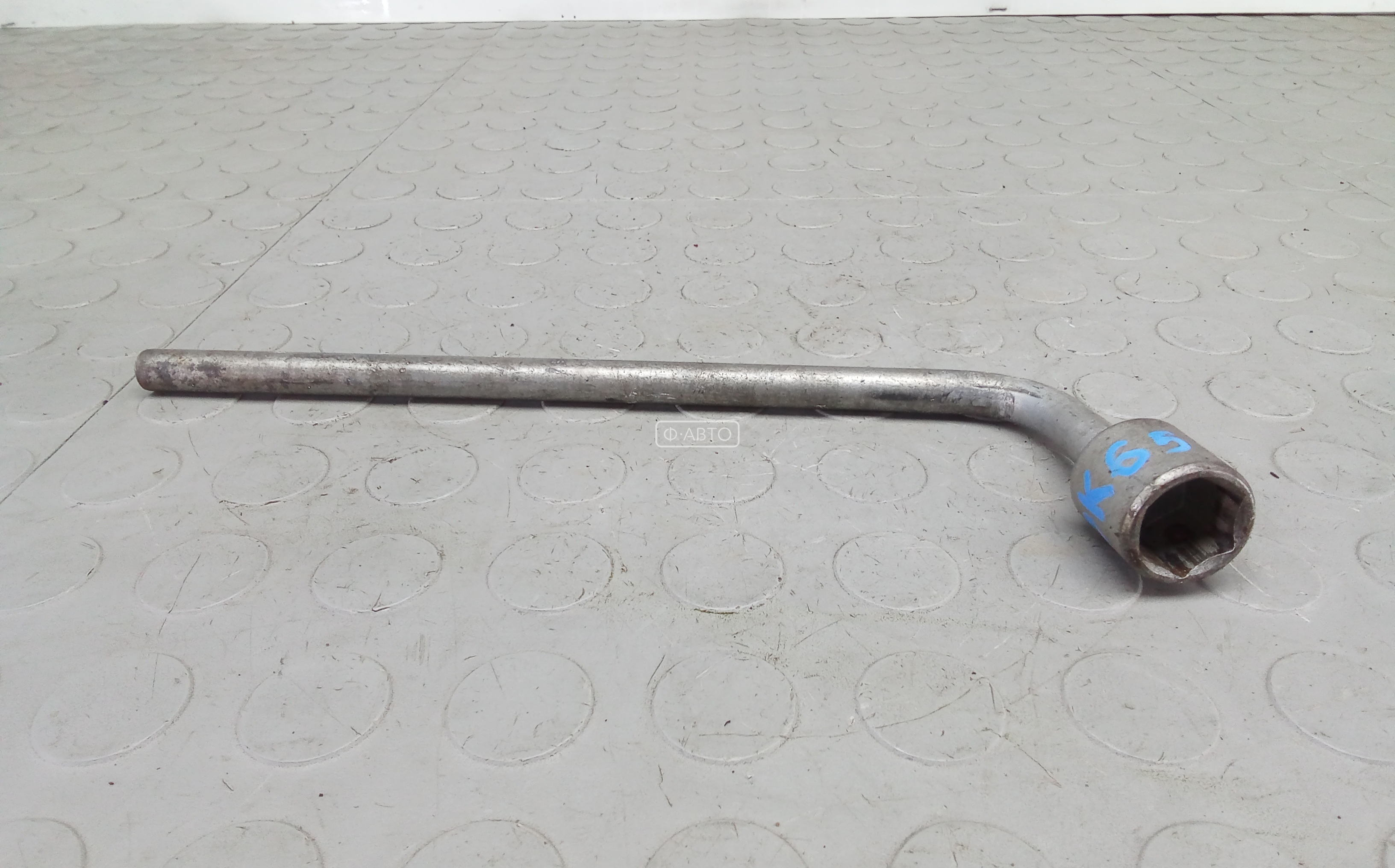 Ключ колесный