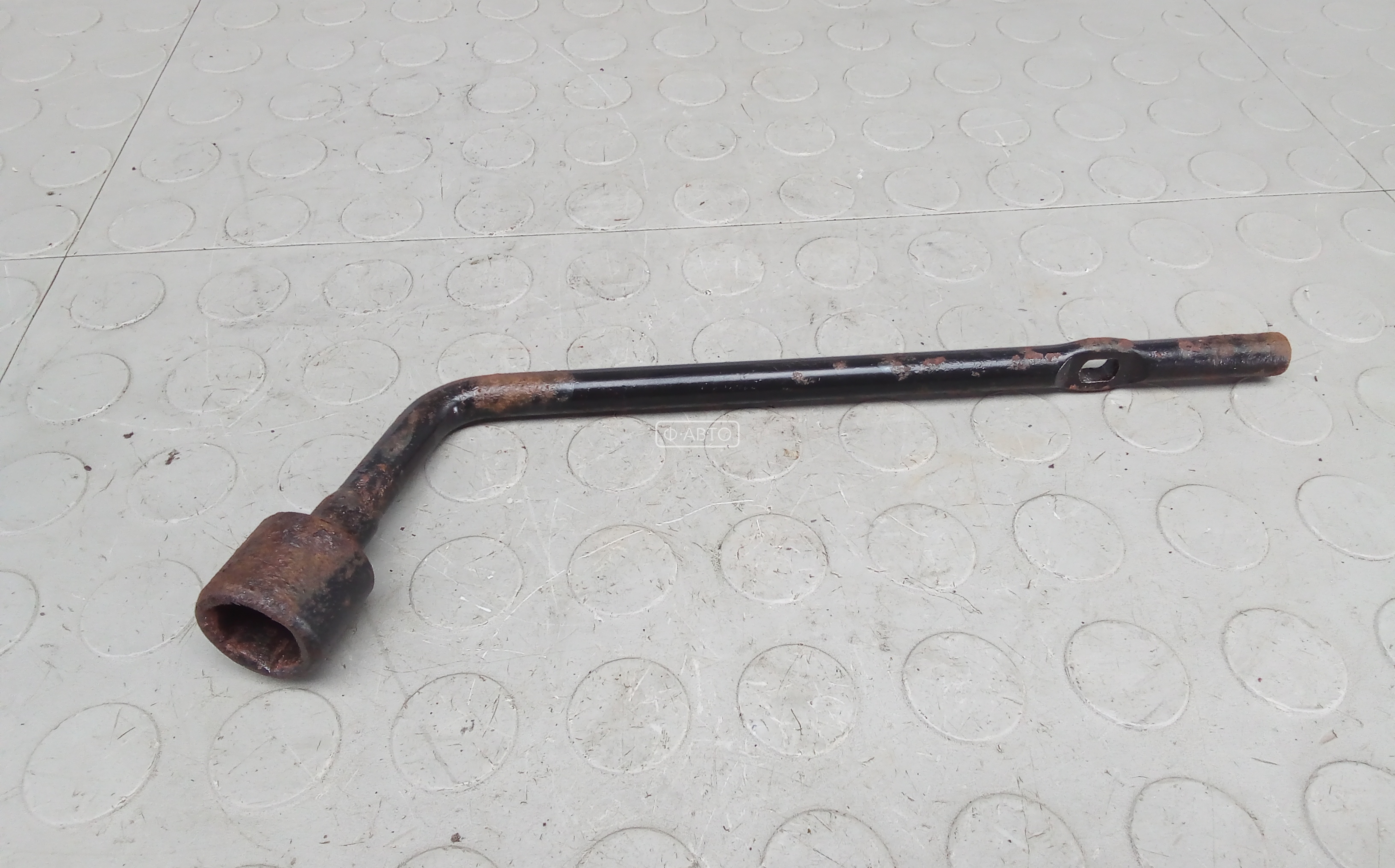 Ключ колесный