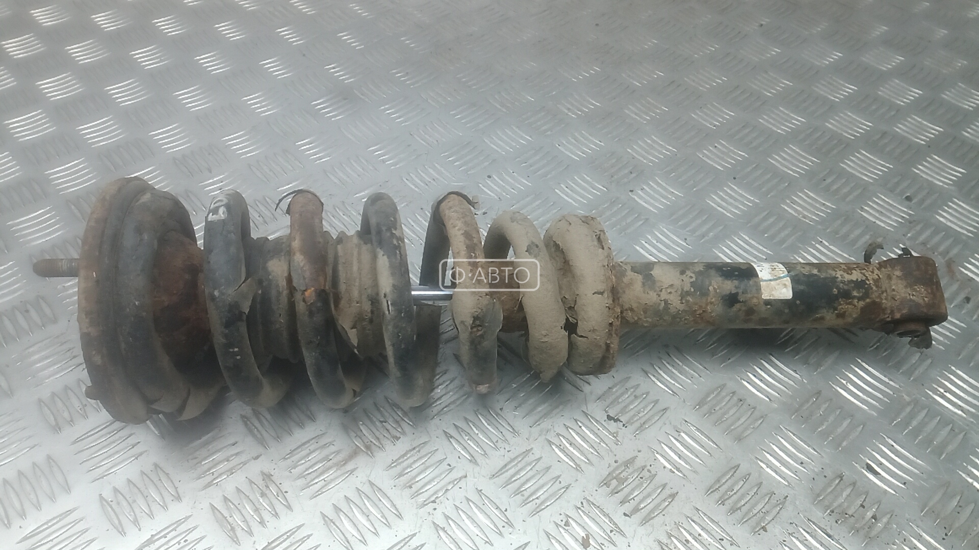 Стойка передняя правая