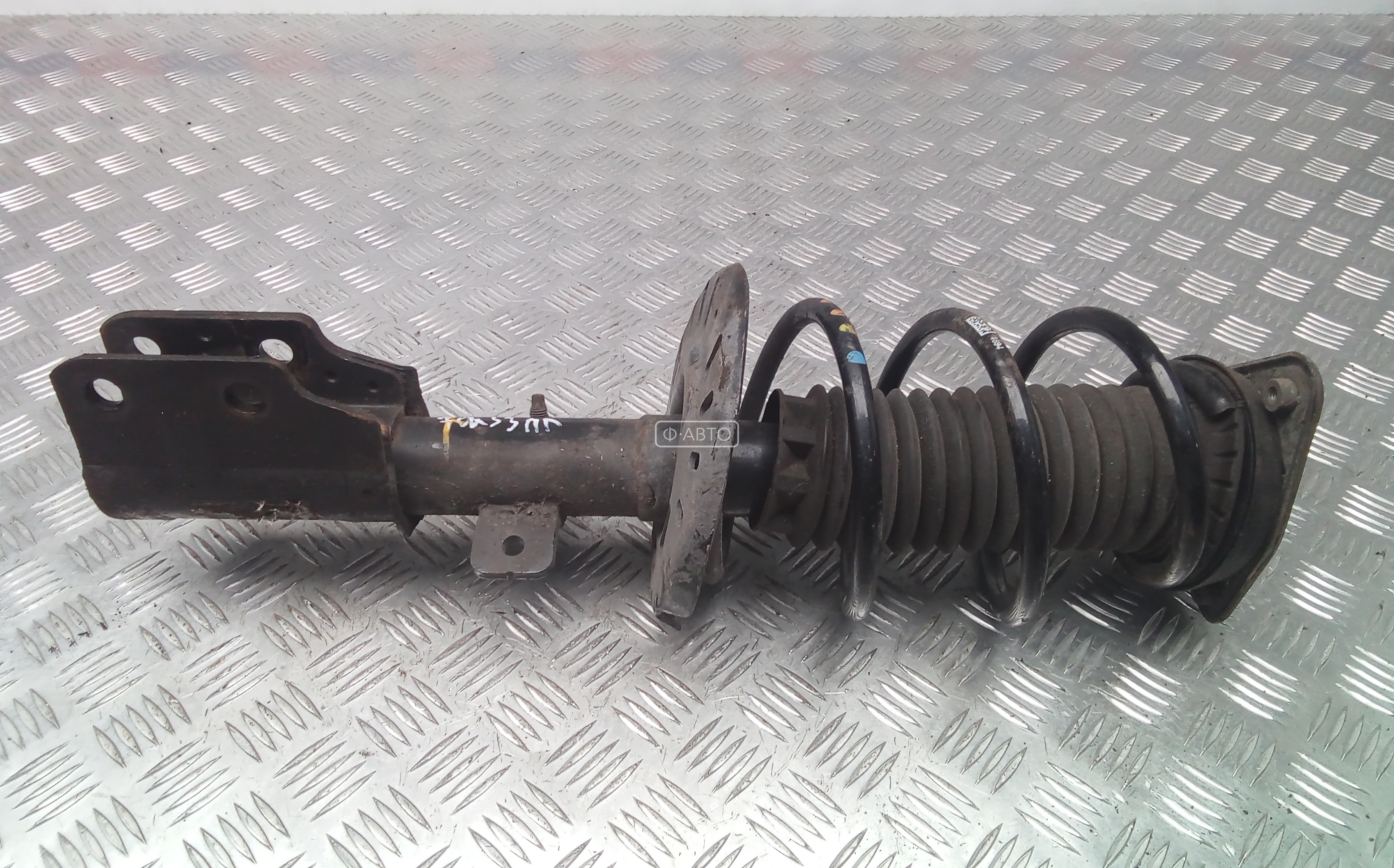 Стойка передняя левая