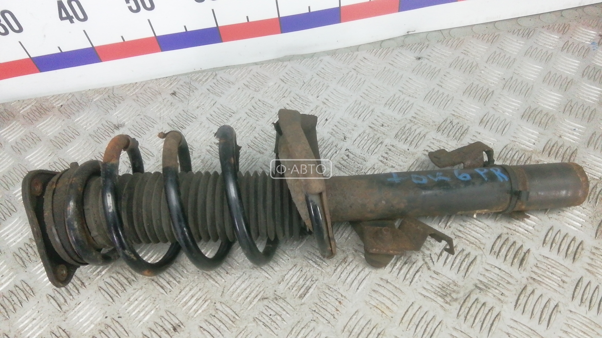 Стойка передняя правая