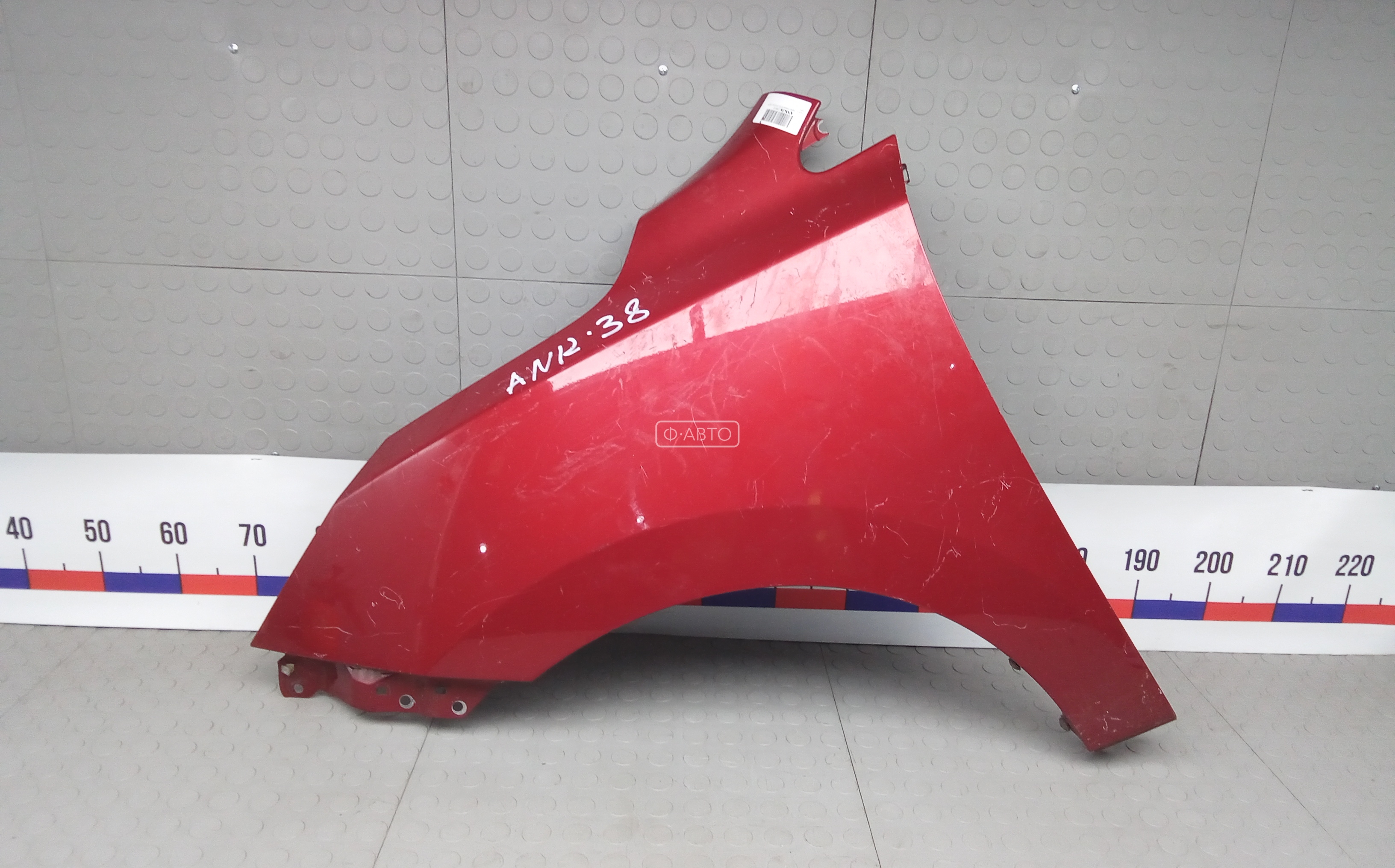 Крыло переднее левое