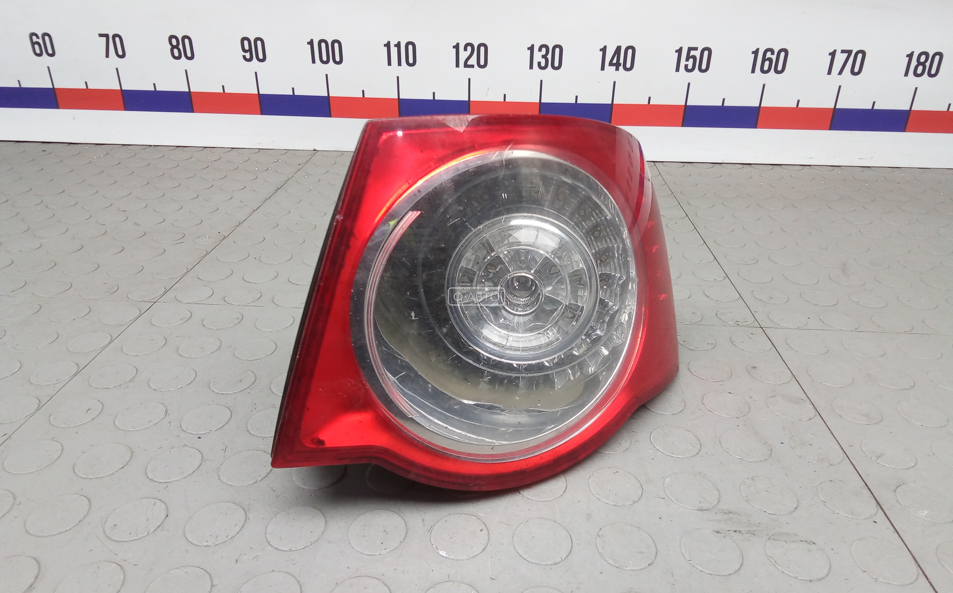 Фонарь задний правый