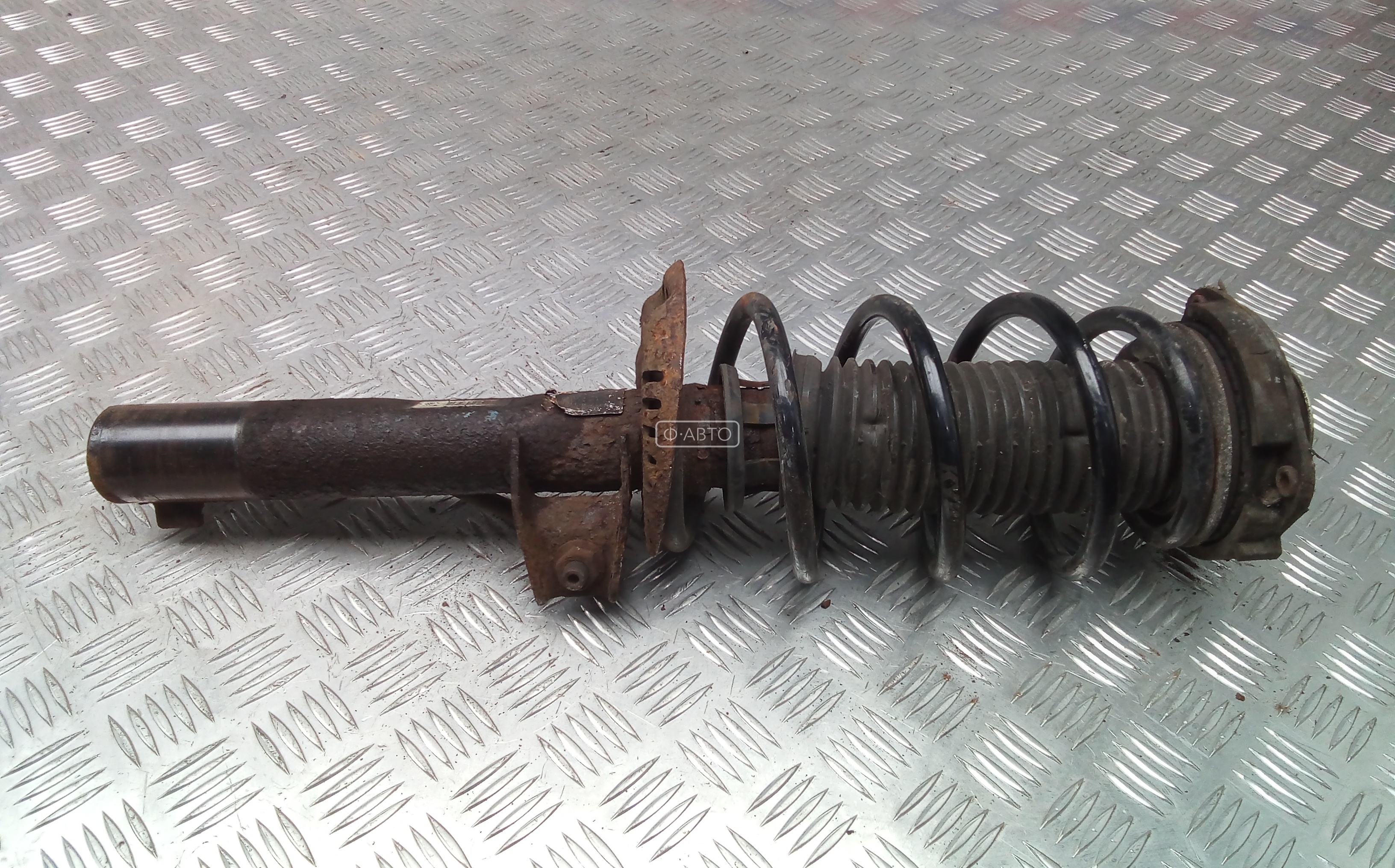 Стойка передняя левая