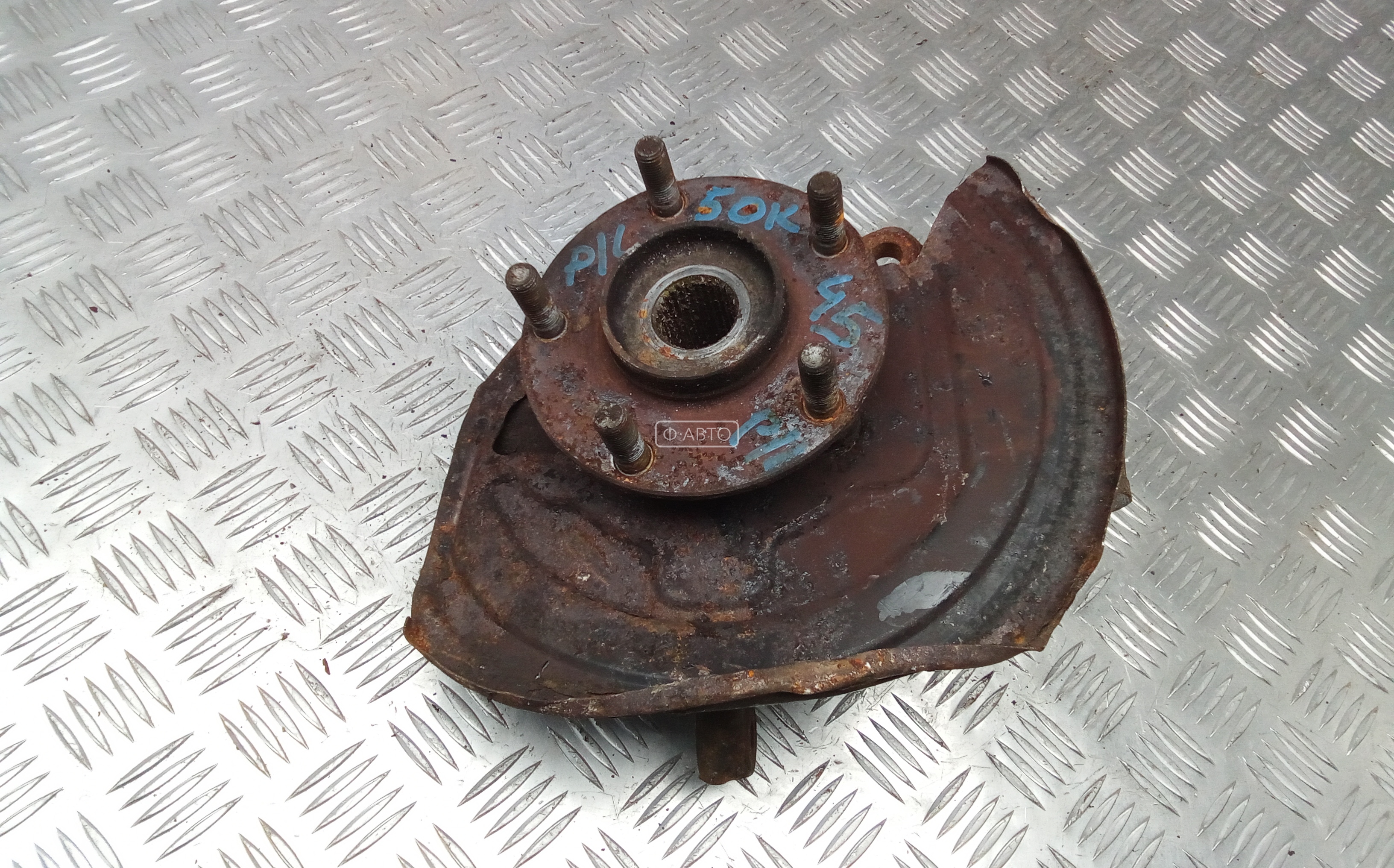 Ступица передняя левая