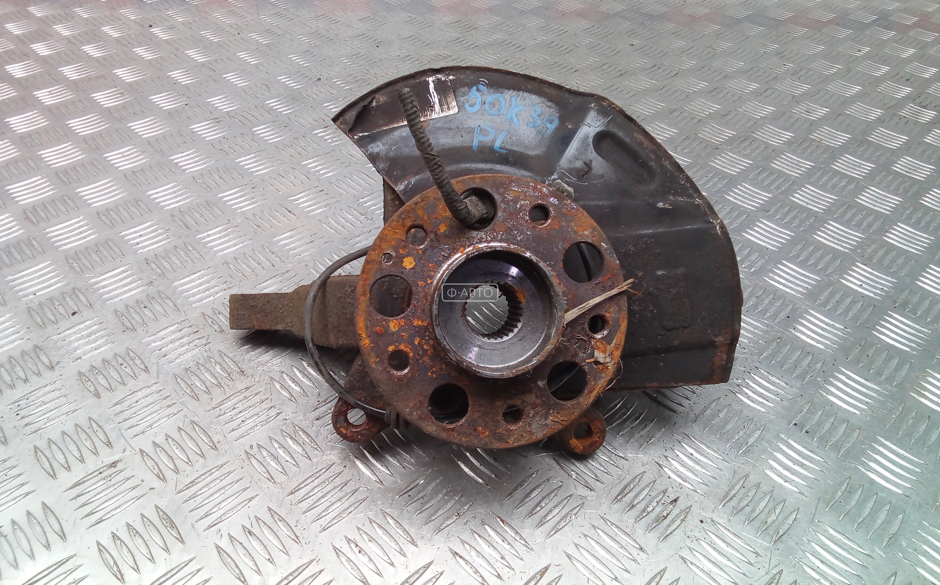 Ступица передняя левая