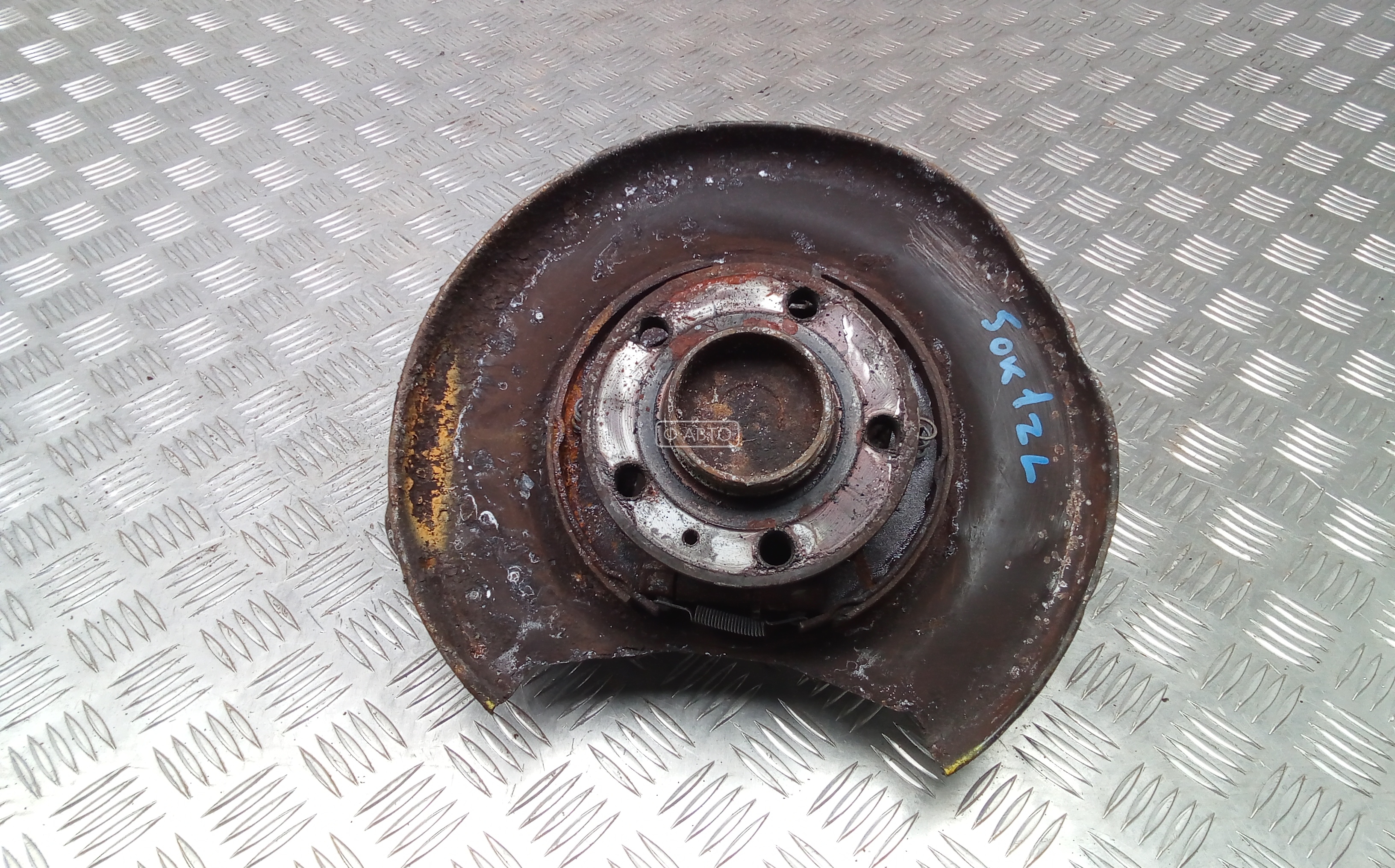 Ступица задняя левая