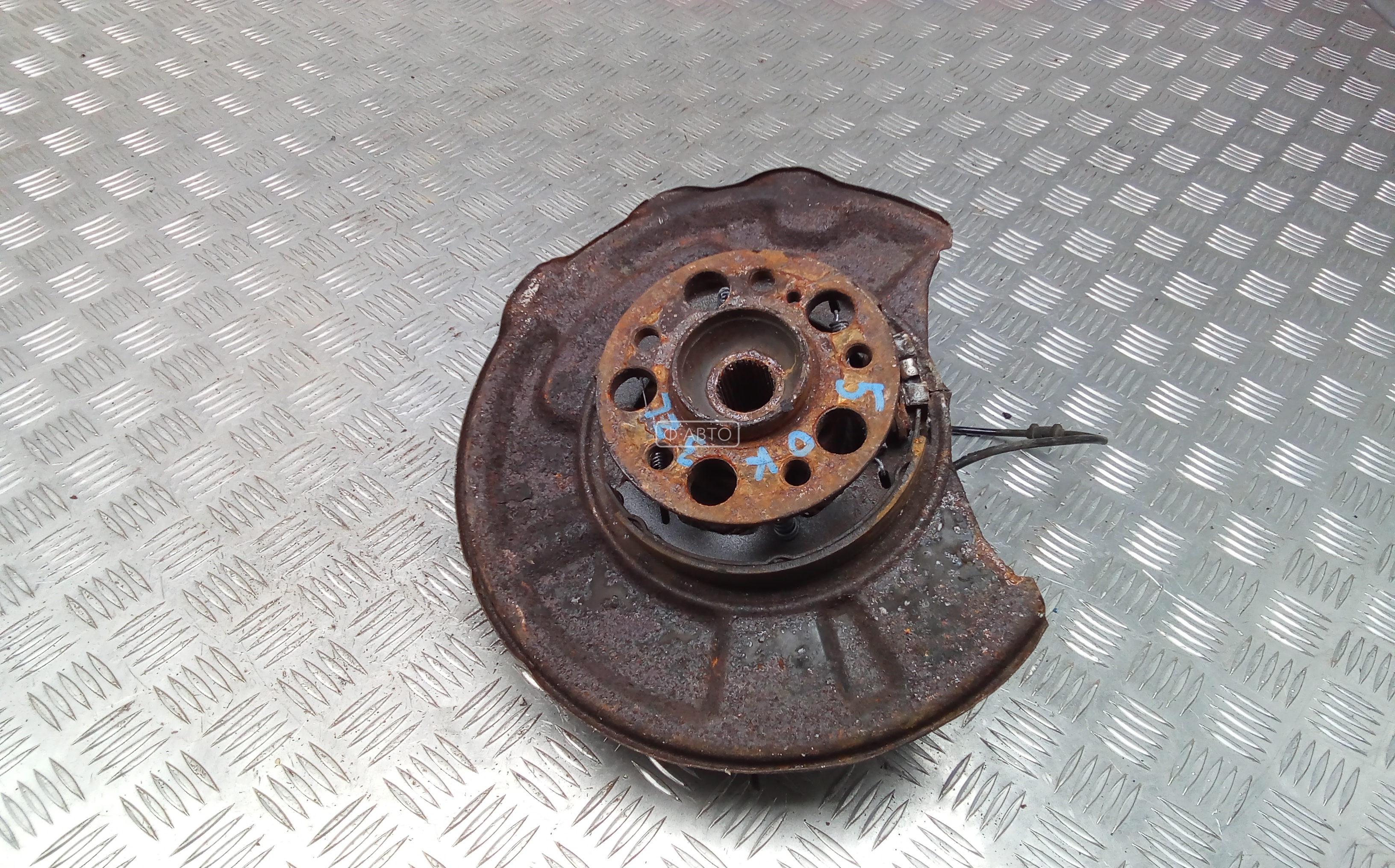 Ступица задняя левая