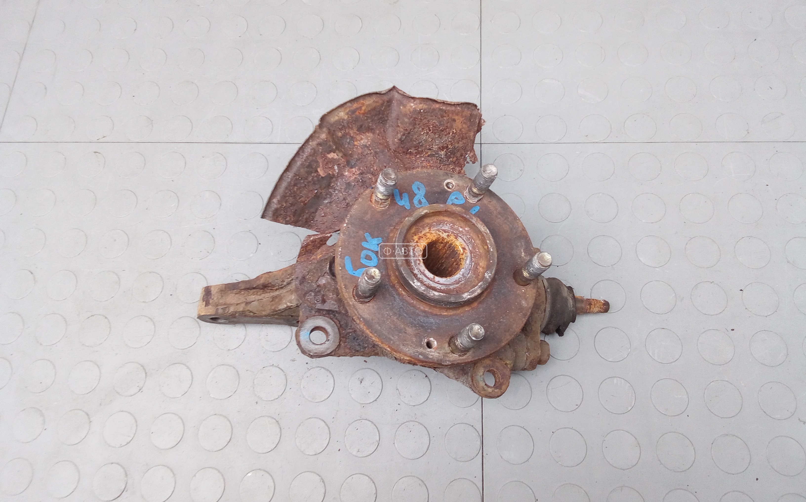 Ступица передняя левая