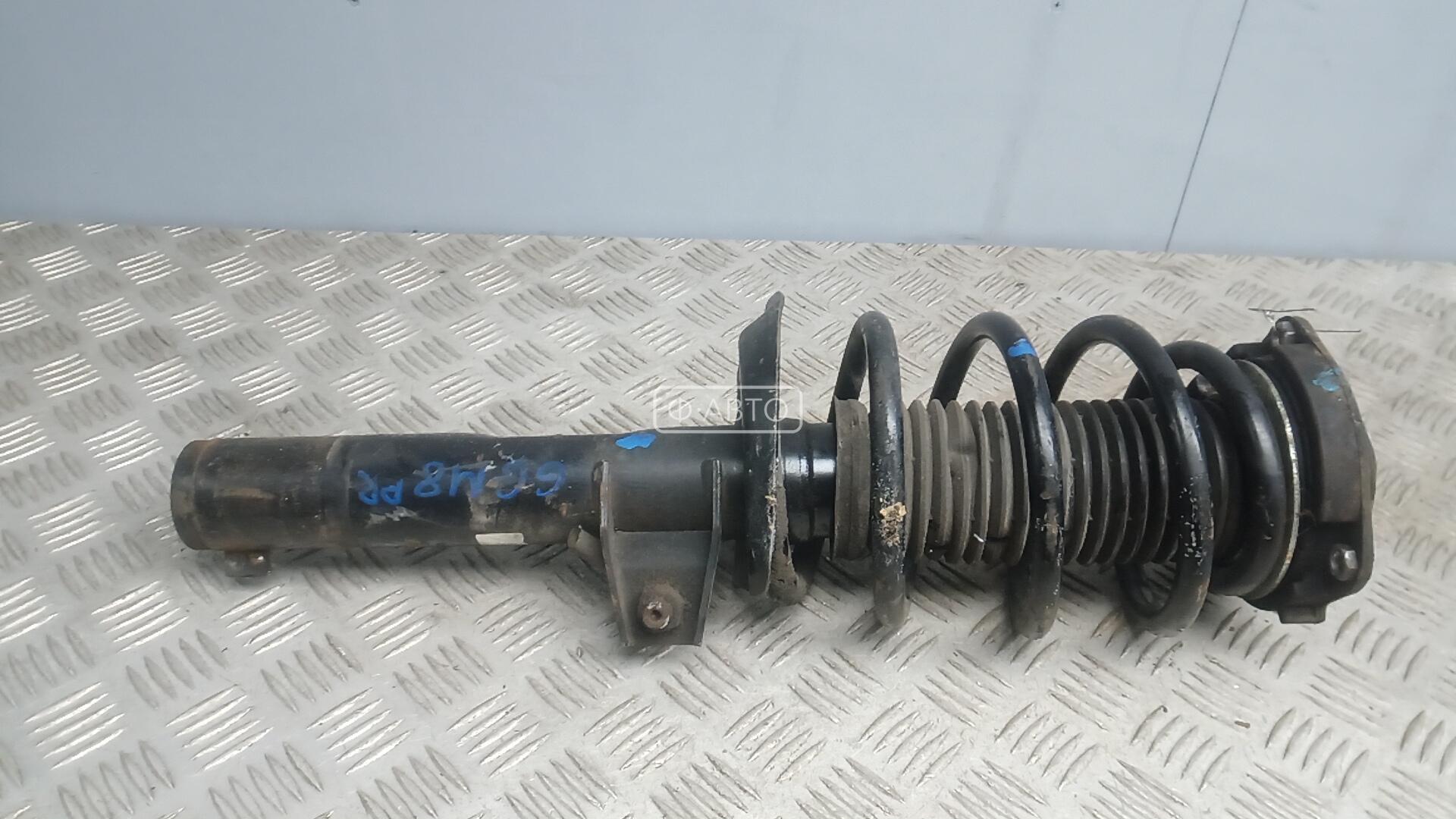 Стойка передняя правая