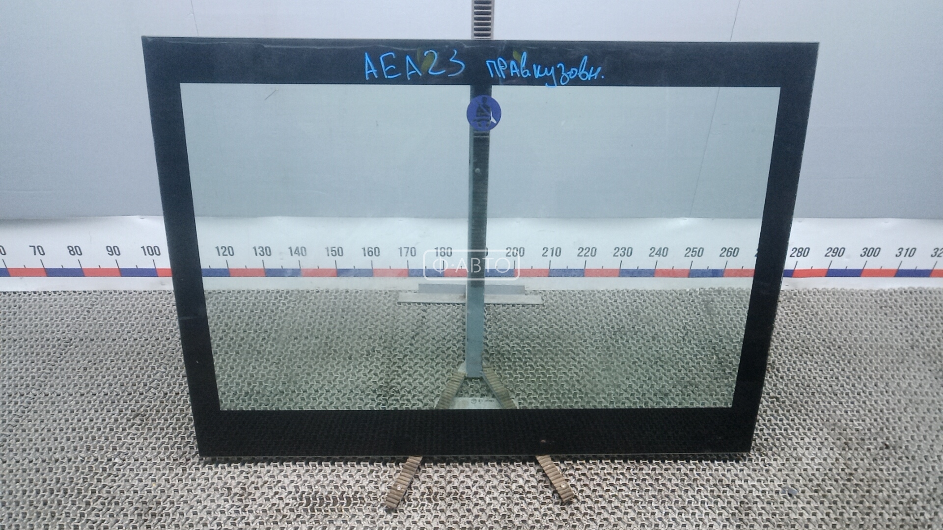 Стекло кузова боковое заднее правое