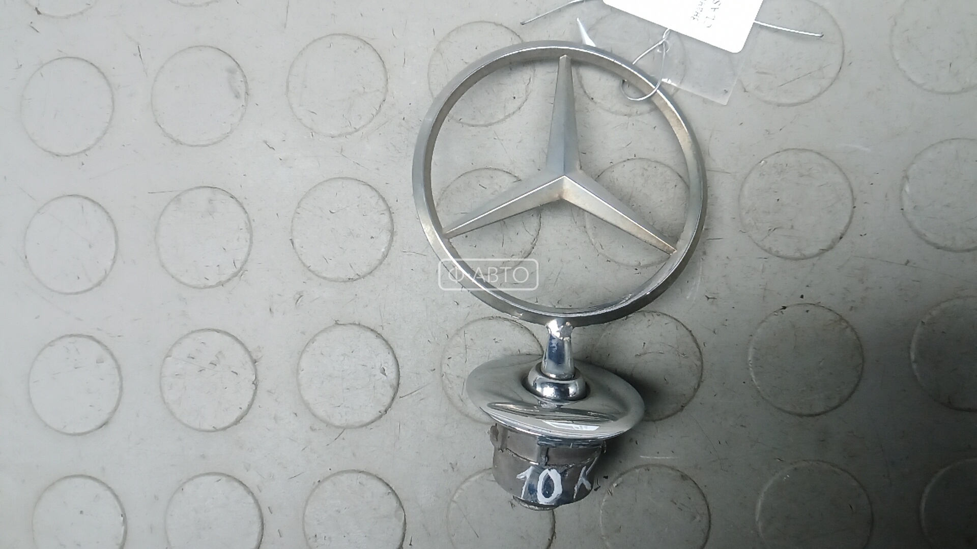 Значок на капот