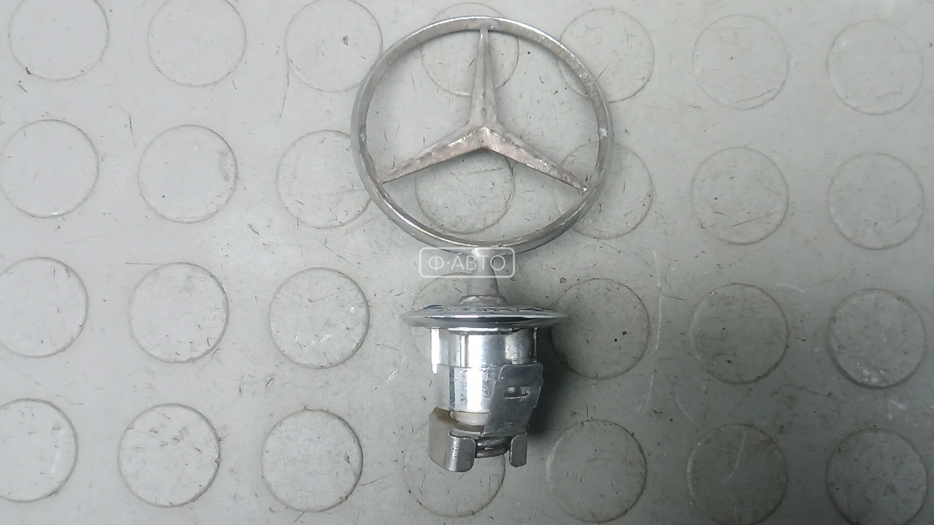 Значок на капот