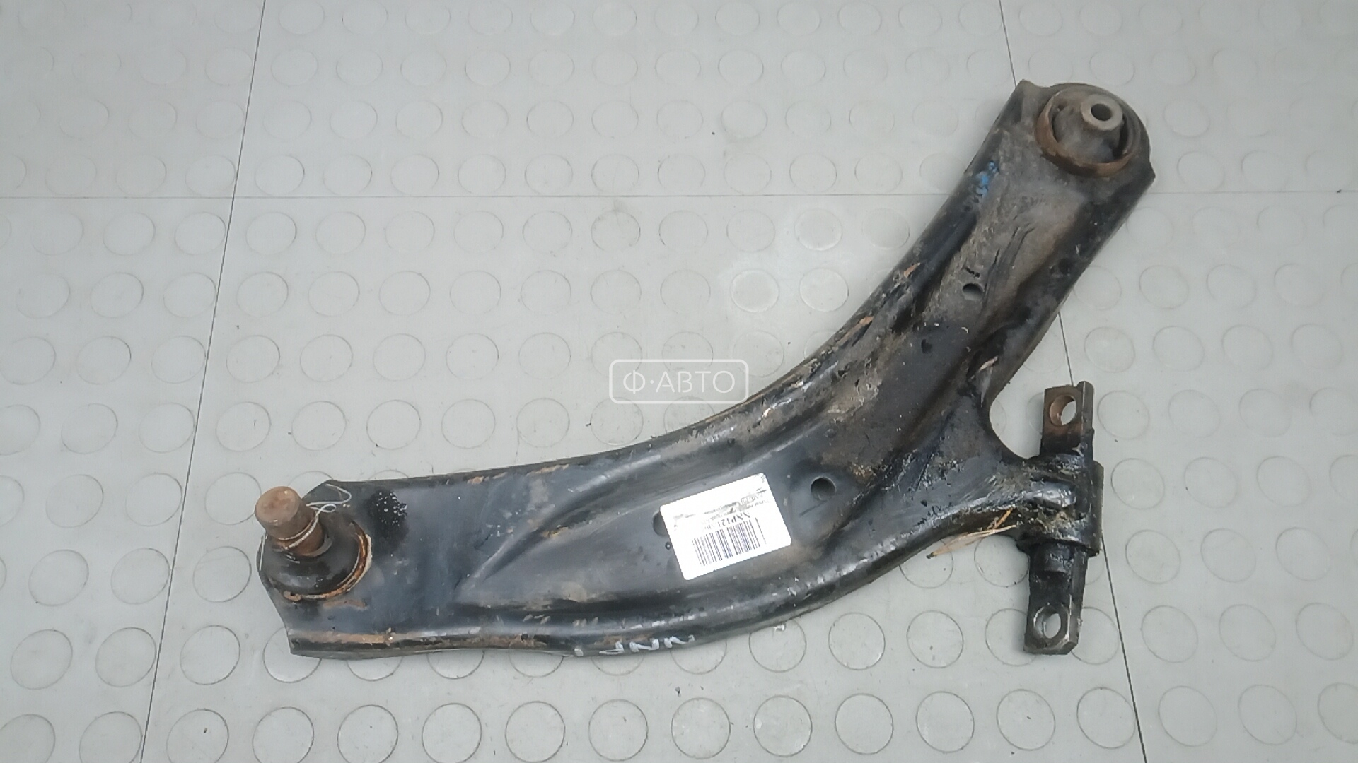 Рычаг передний нижний правый